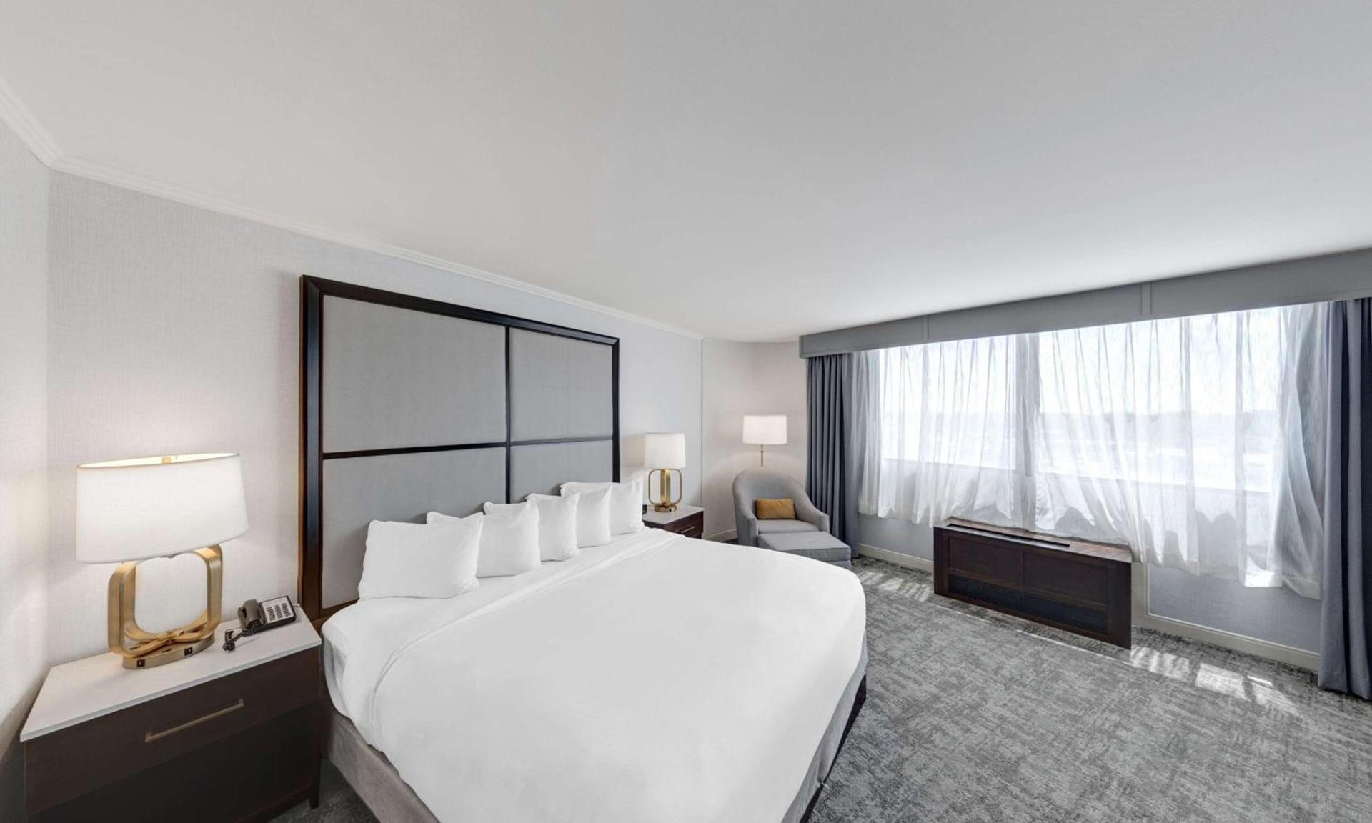 Hilton Chicago/Oak Lawn photo 52