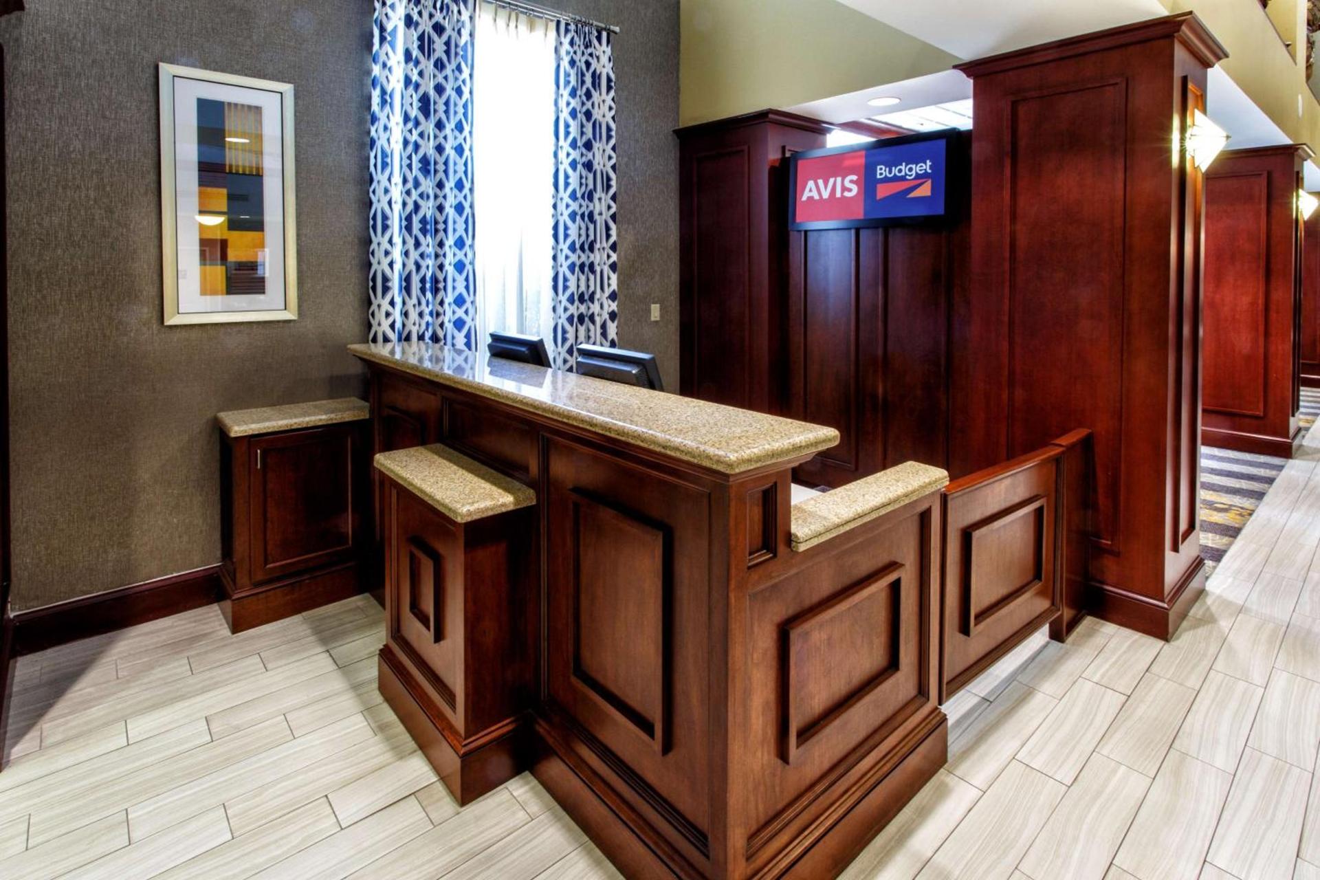 Hampton Inn & Suites Staten Island photo 4