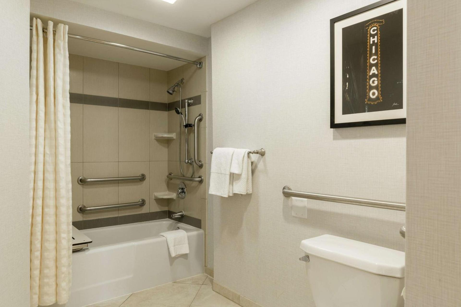 Hilton Chicago/Oak Lawn photo 56