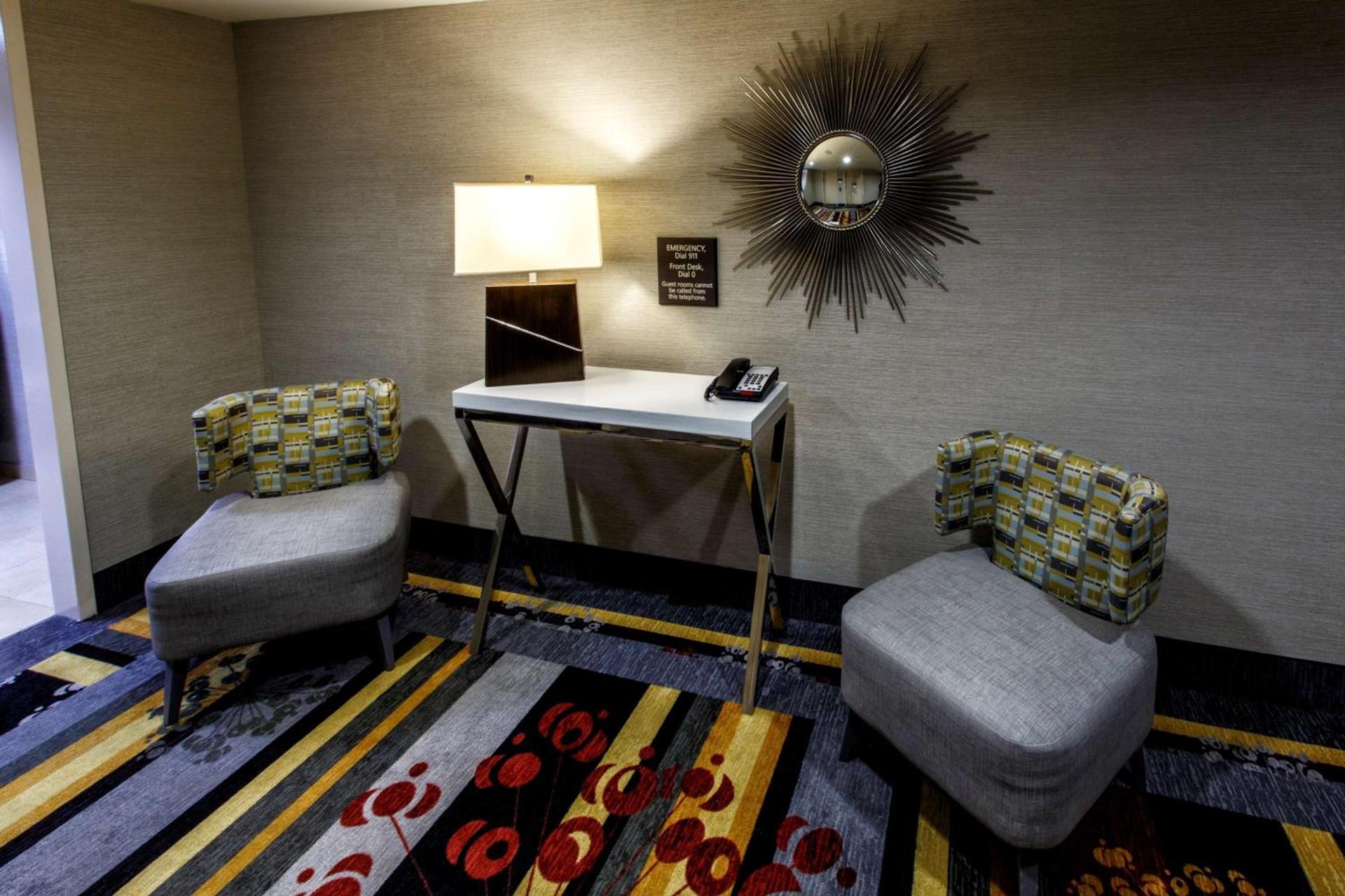 Hampton Inn & Suites Staten Island photo 6