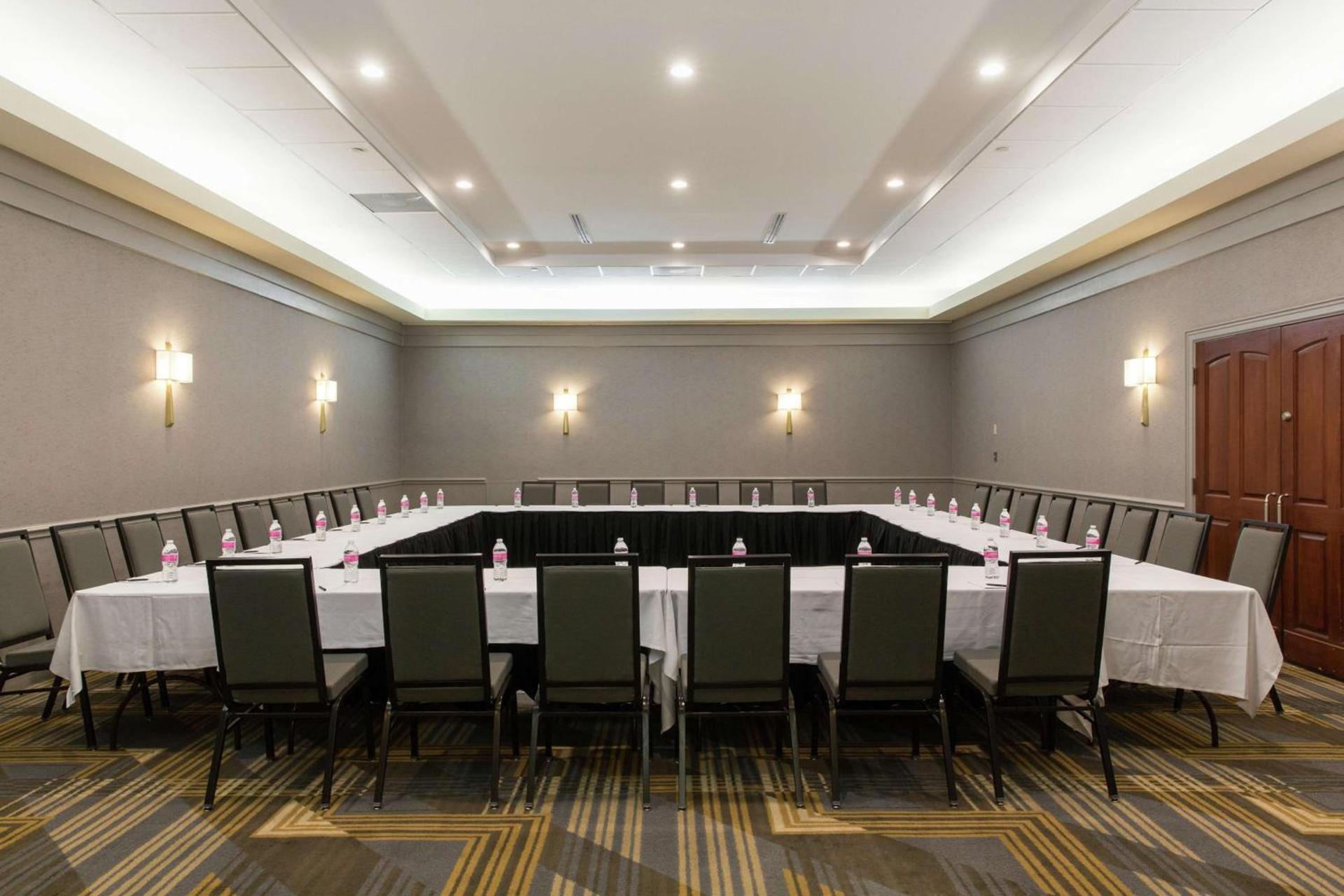 Hilton Chicago/Oak Lawn photo 43