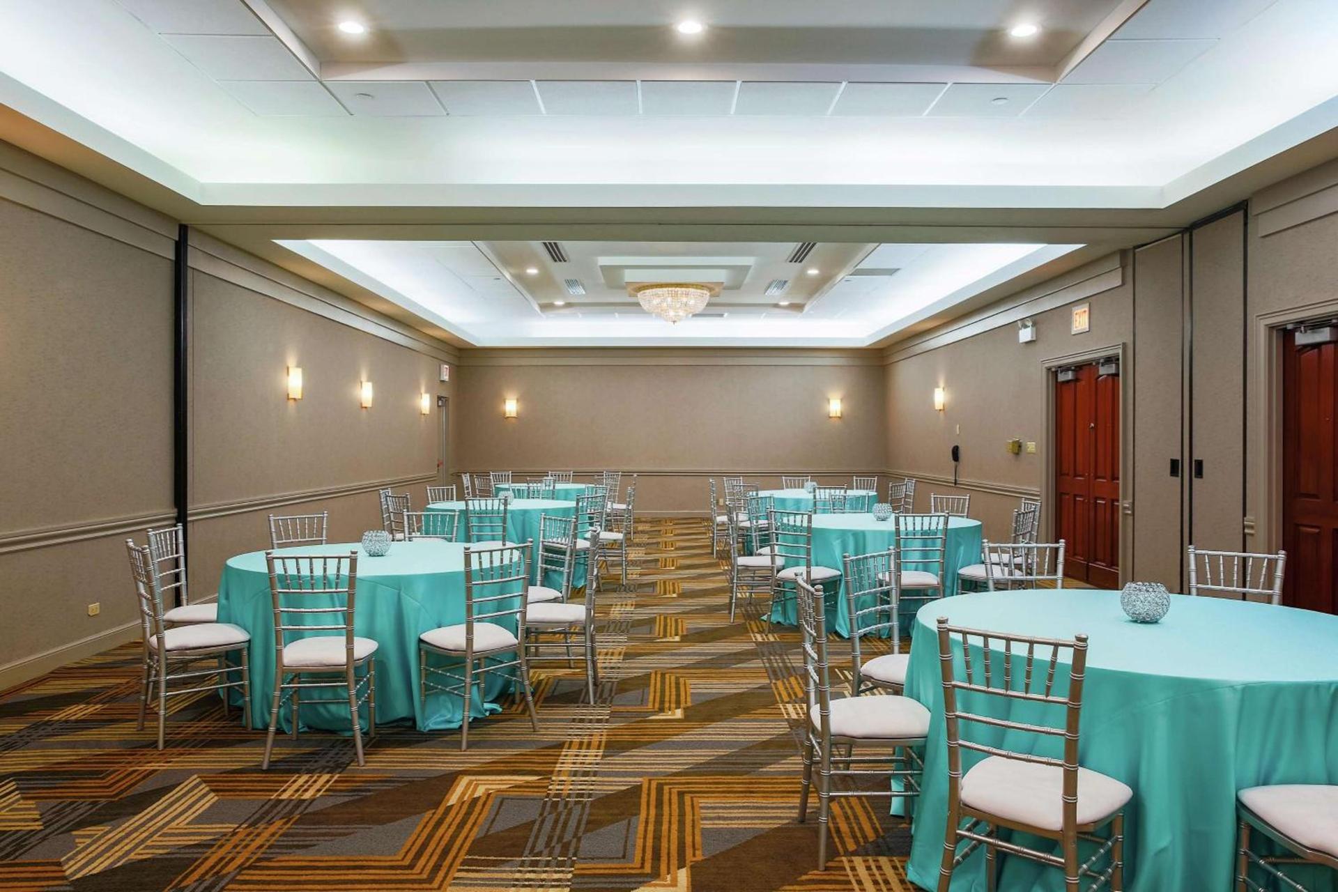 Hilton Chicago/Oak Lawn photo 15