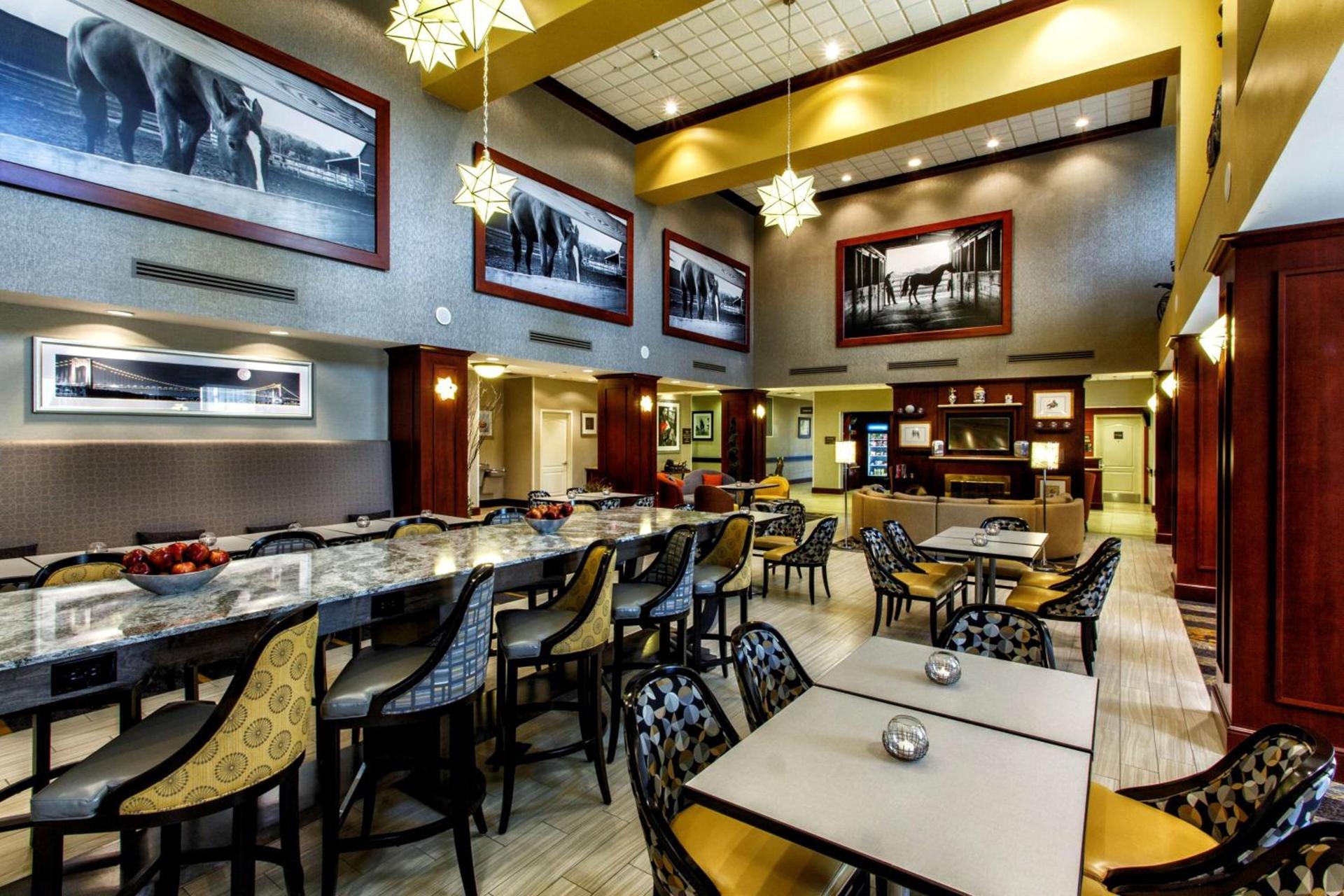 Hampton Inn & Suites Staten Island photo 12