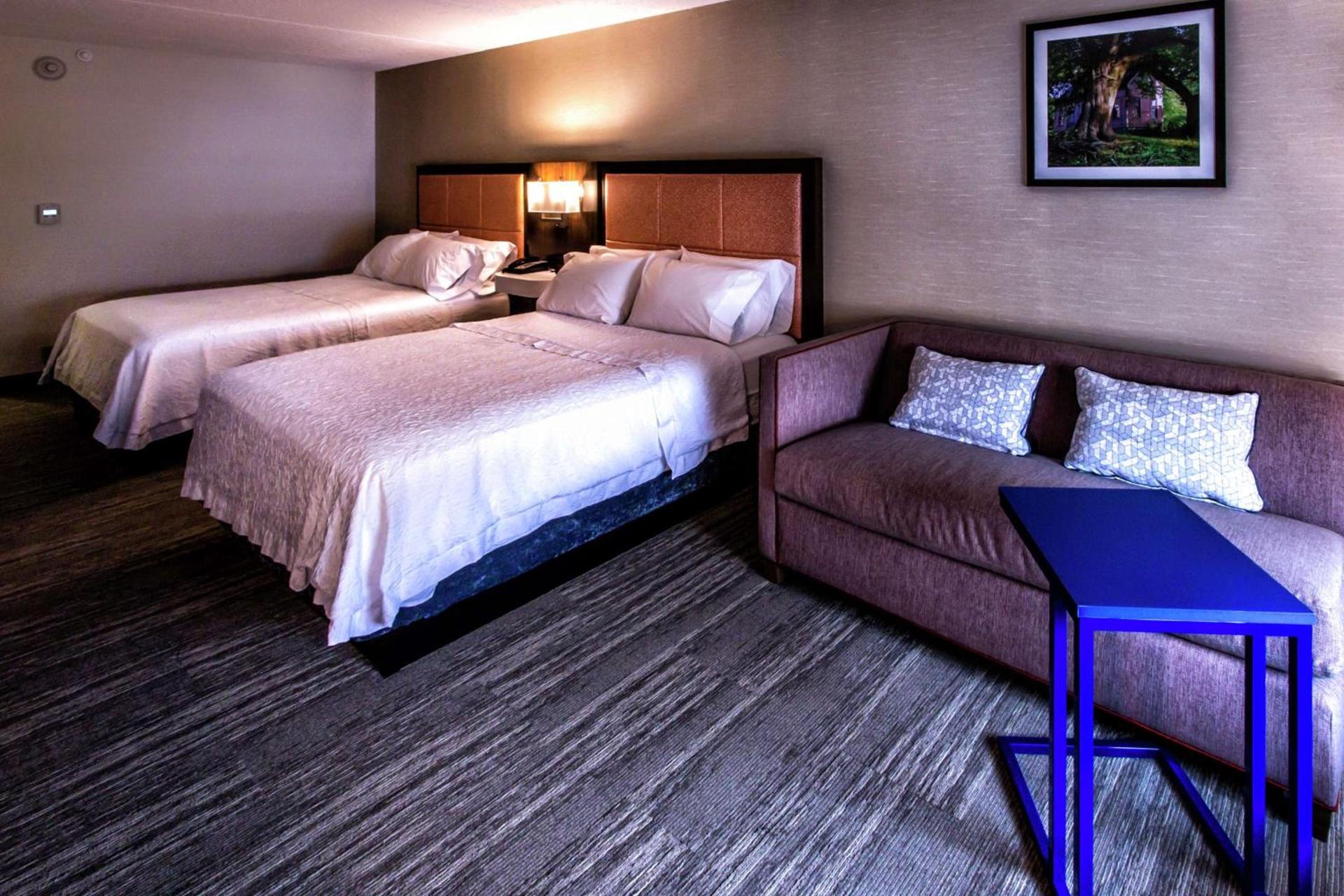 Hampton Inn & Suites Staten Island photo 16