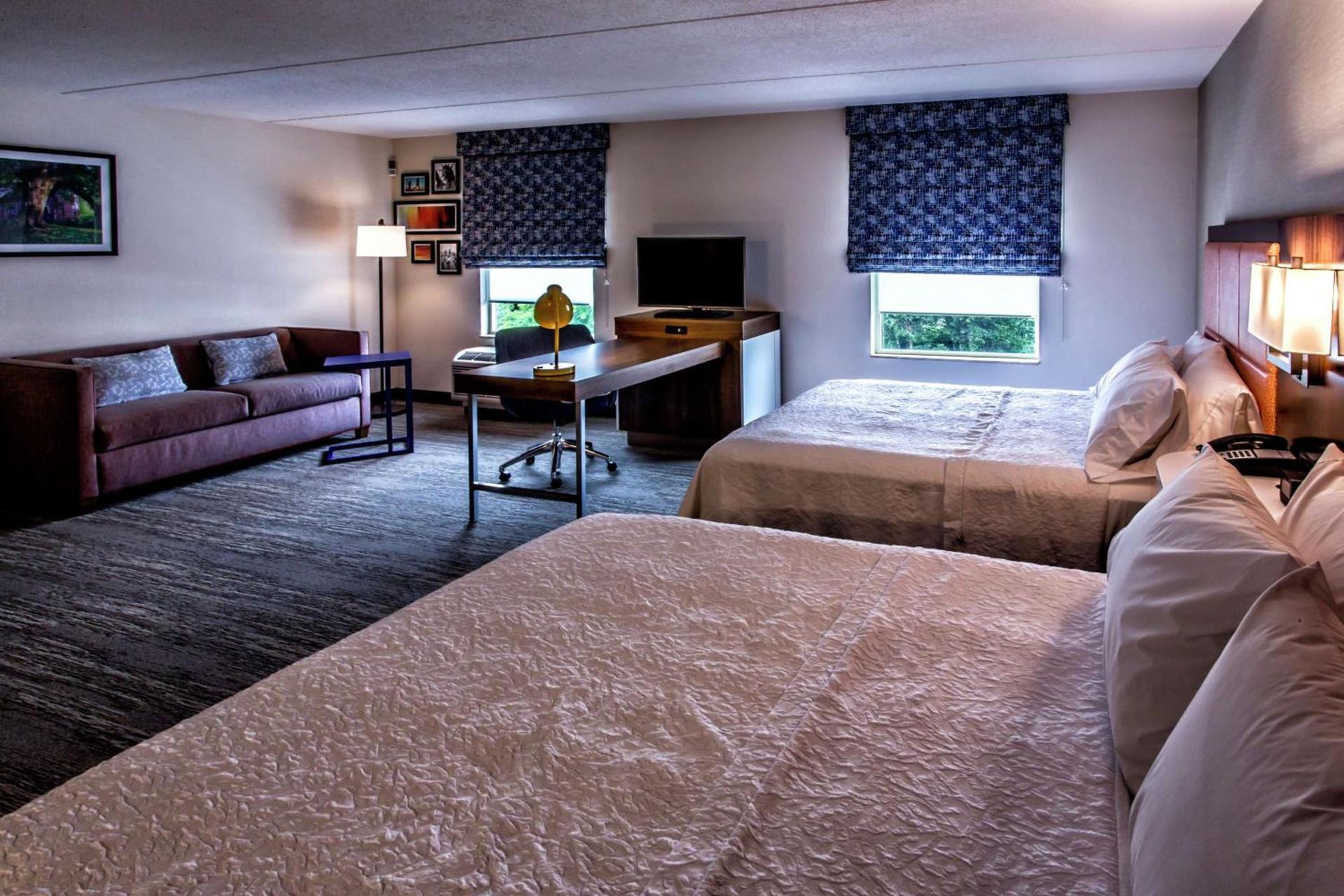 Hampton Inn & Suites Staten Island photo 18