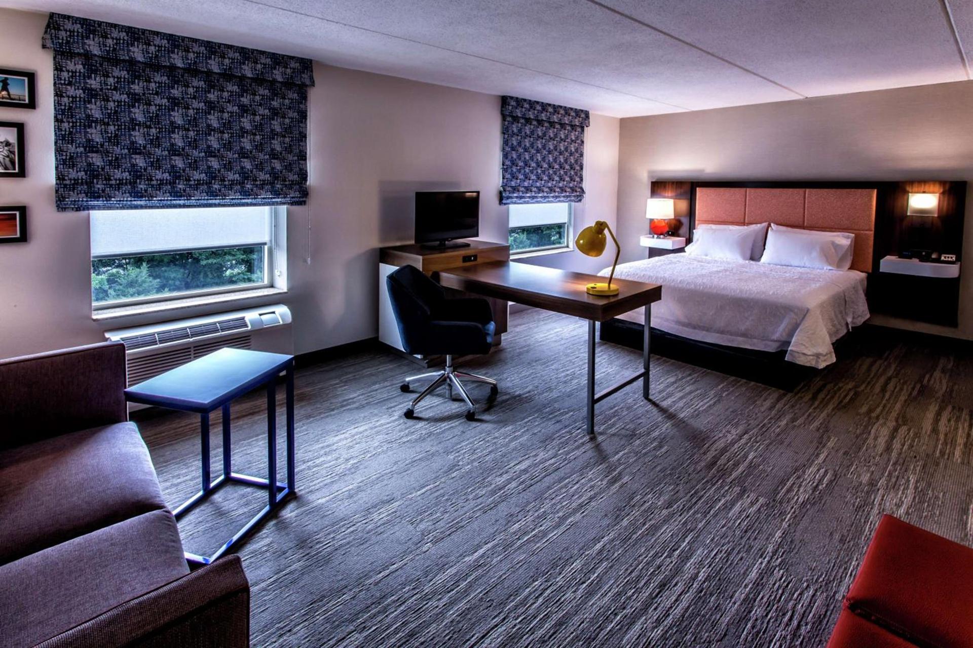 Hampton Inn & Suites Staten Island photo 19