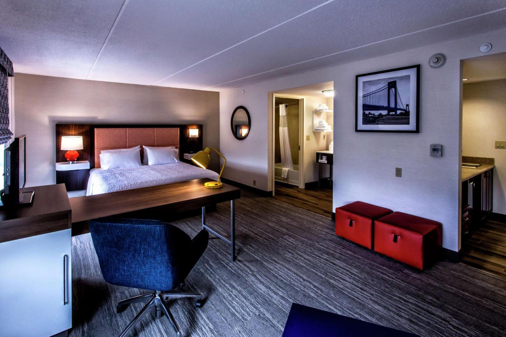 Hampton Inn & Suites Staten Island photo 20