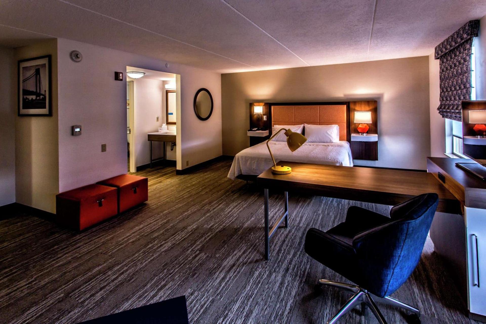 Hampton Inn & Suites Staten Island photo 21