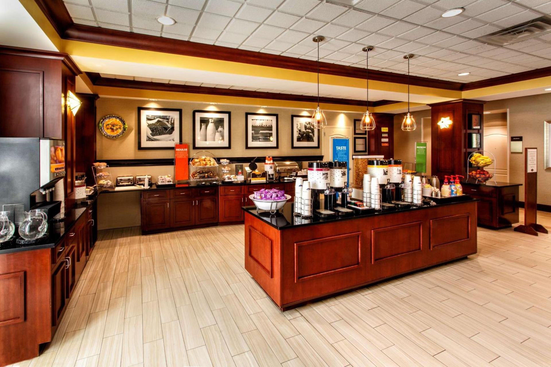 Hampton Inn & Suites Staten Island photo 10