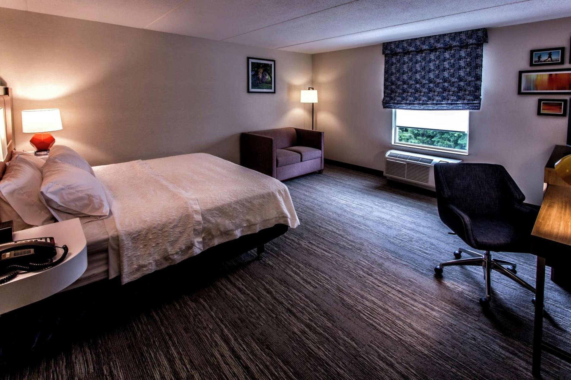 Hampton Inn & Suites Staten Island photo 22