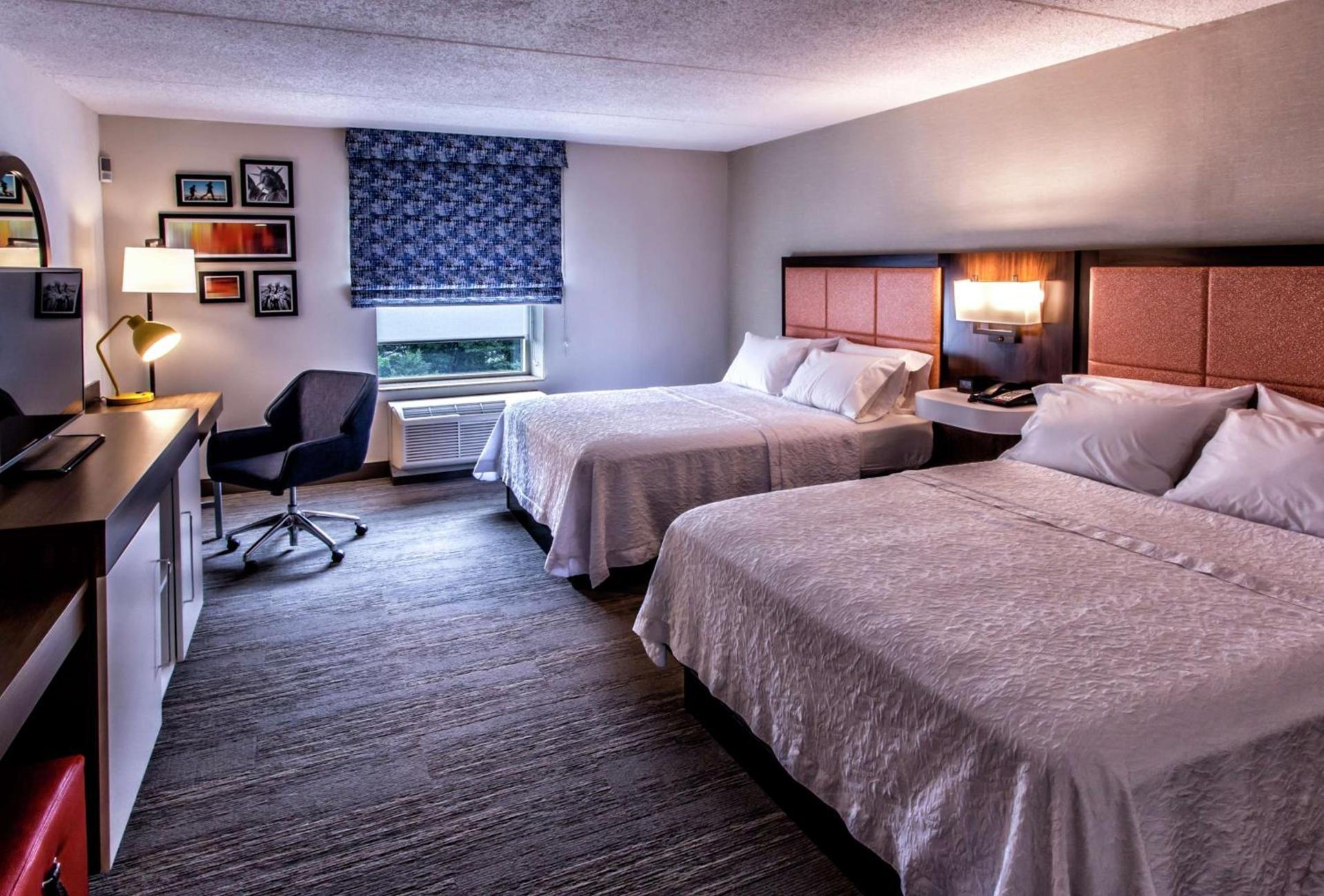 Hampton Inn & Suites Staten Island photo 23