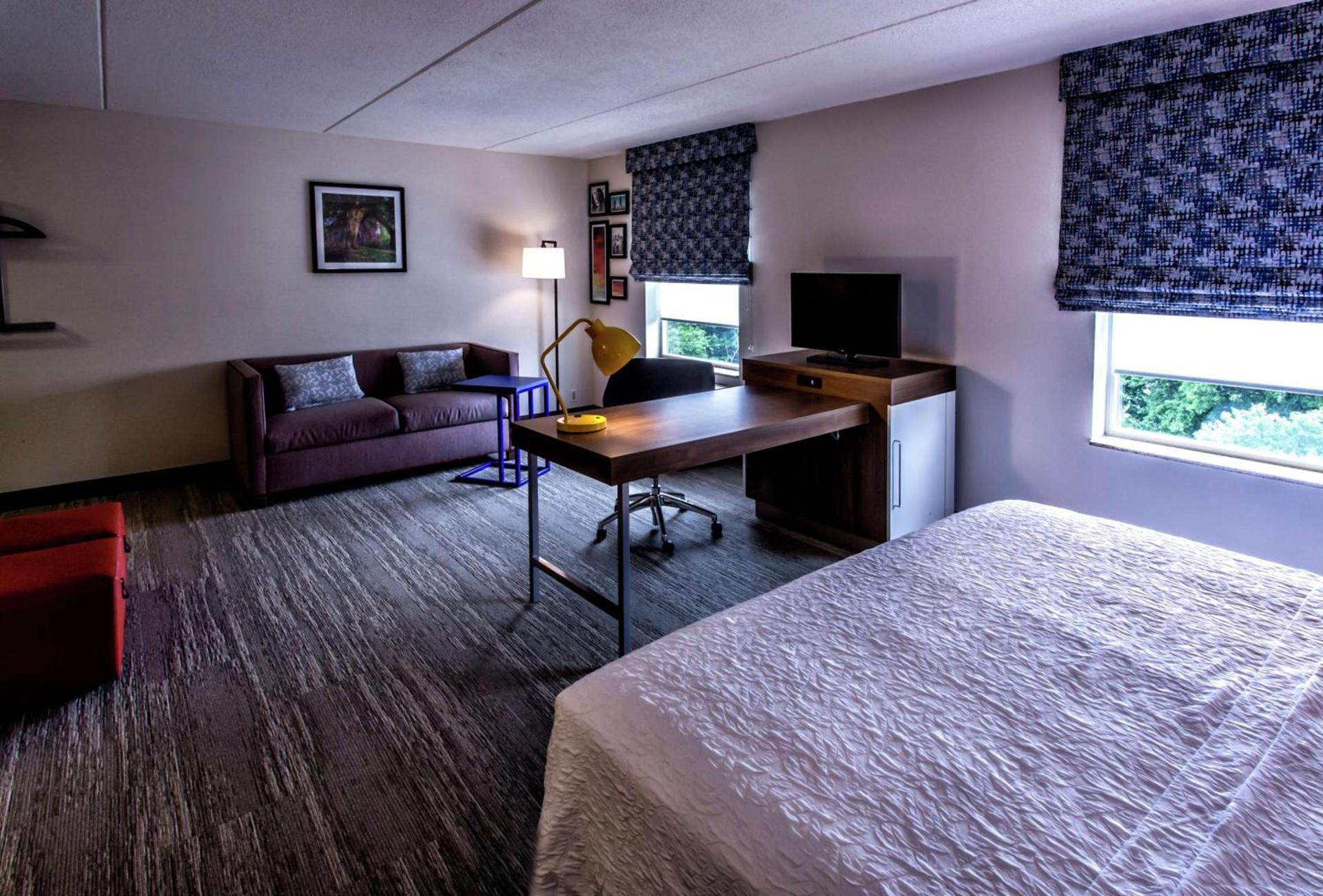Hampton Inn & Suites Staten Island photo 24