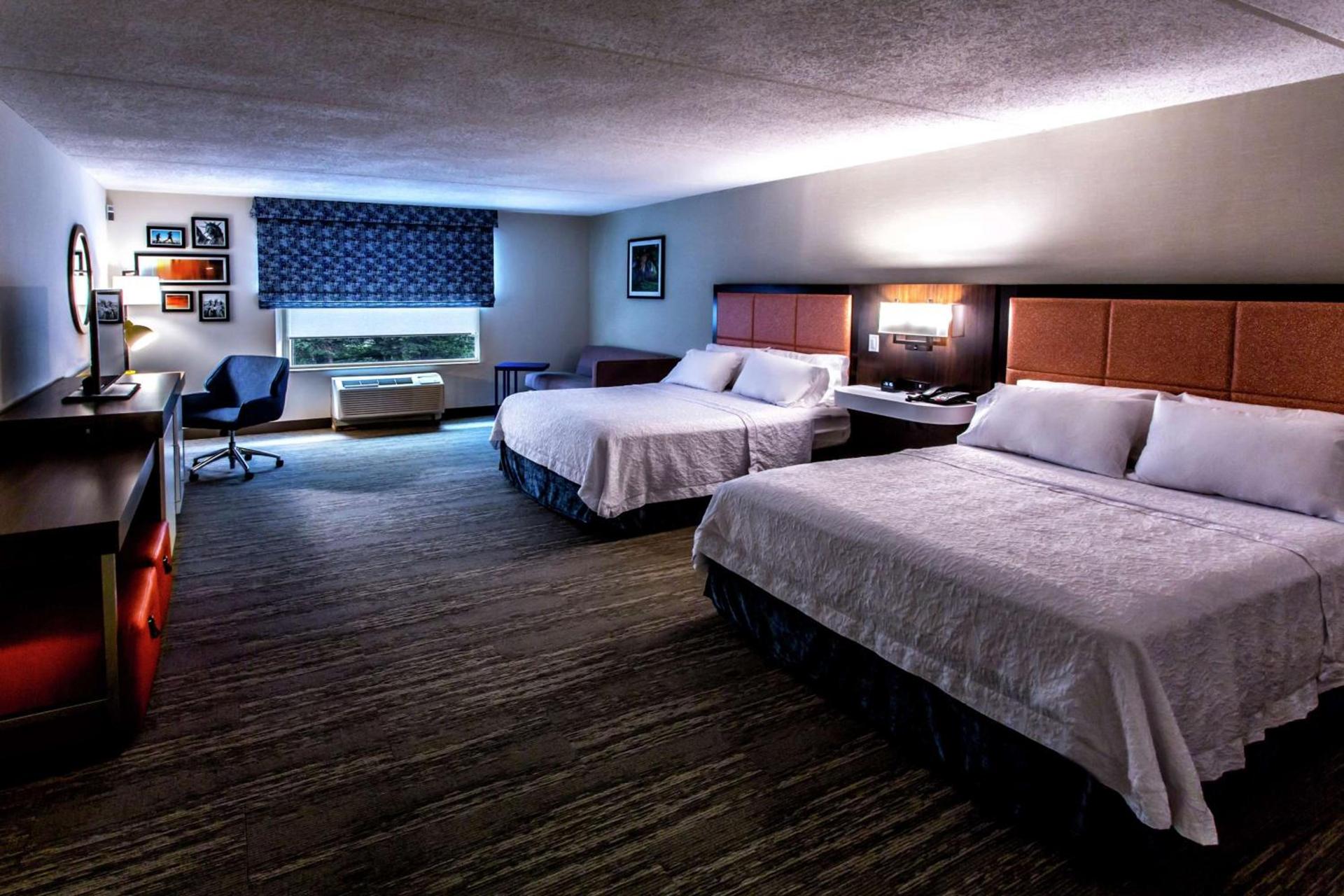 Hampton Inn & Suites Staten Island photo 25