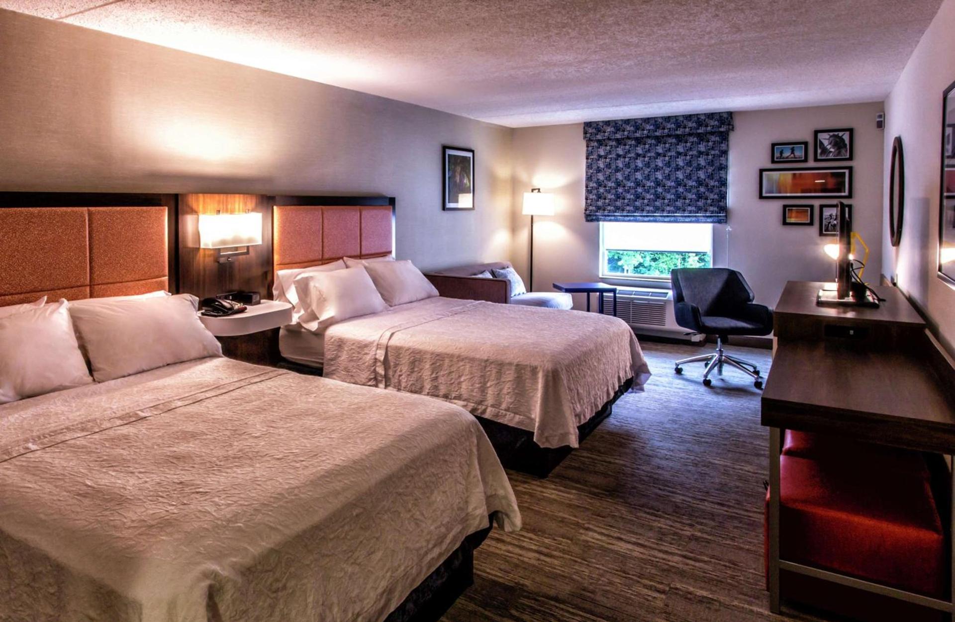 Hampton Inn & Suites Staten Island photo 28