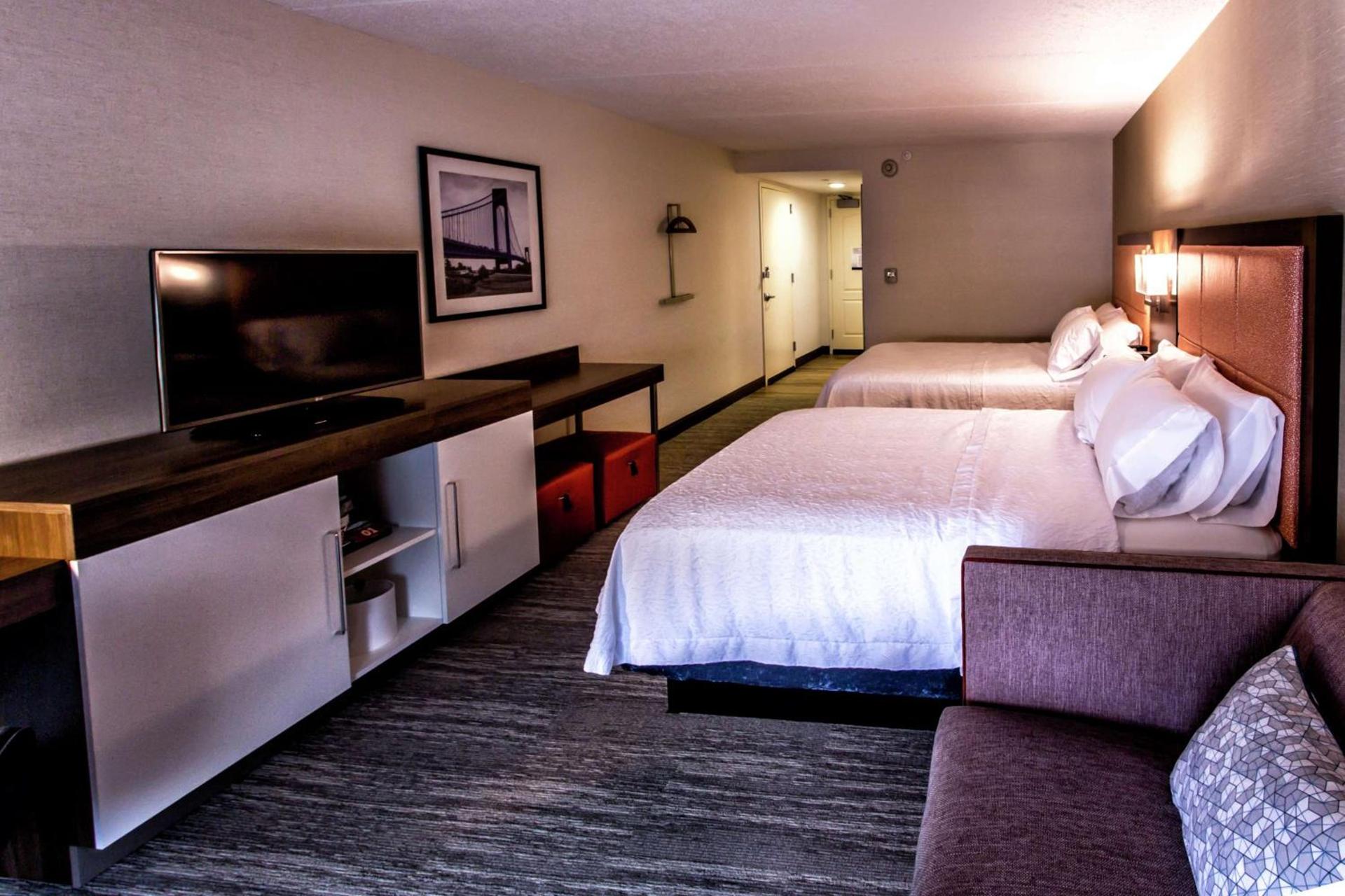 Hampton Inn & Suites Staten Island photo 29