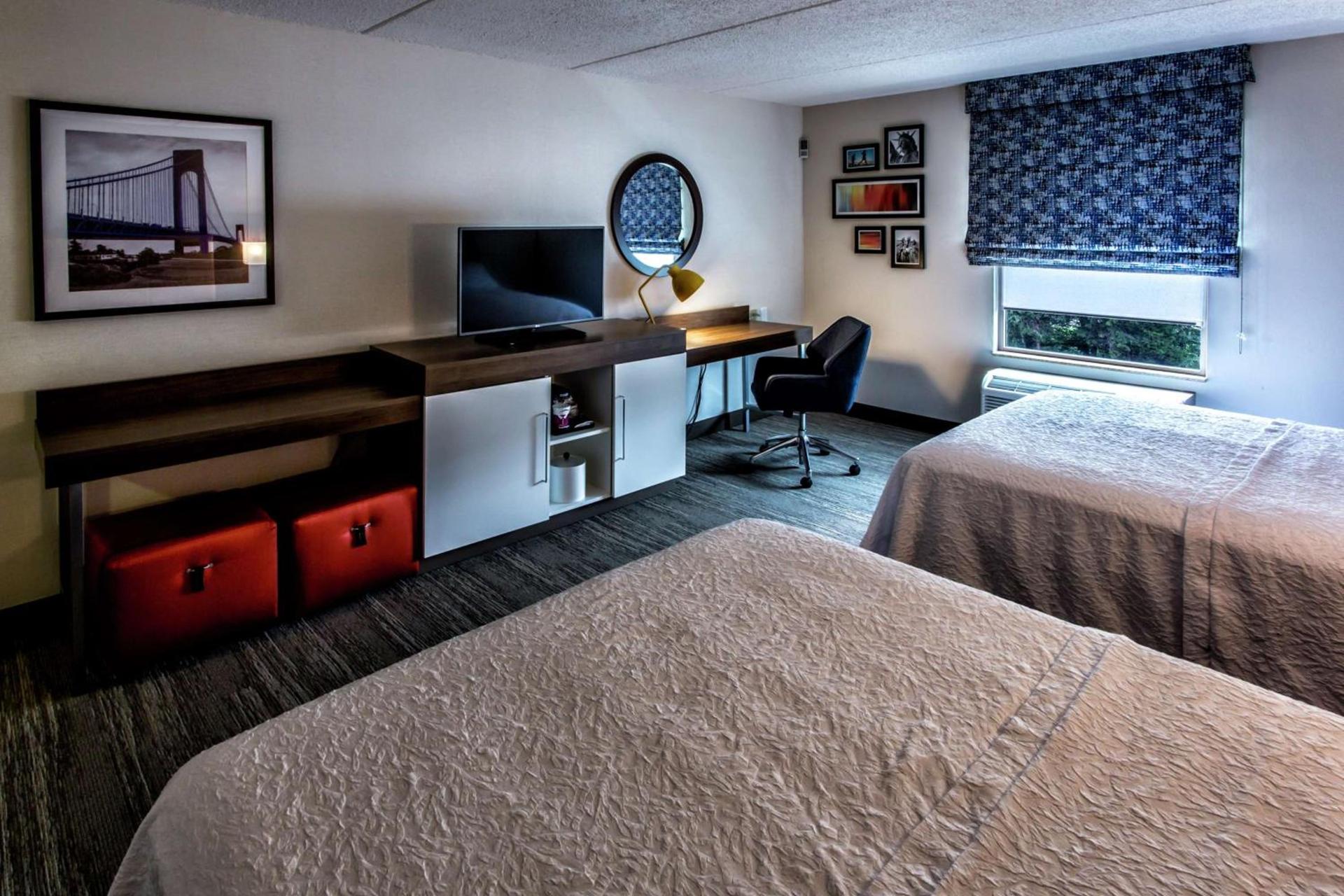 Hampton Inn & Suites Staten Island photo 31