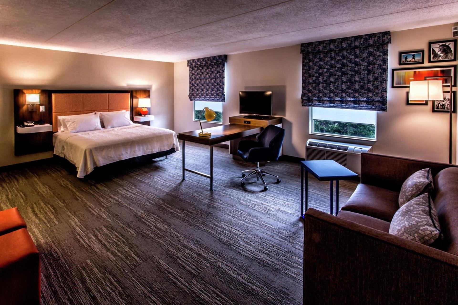 Hampton Inn & Suites Staten Island photo 32
