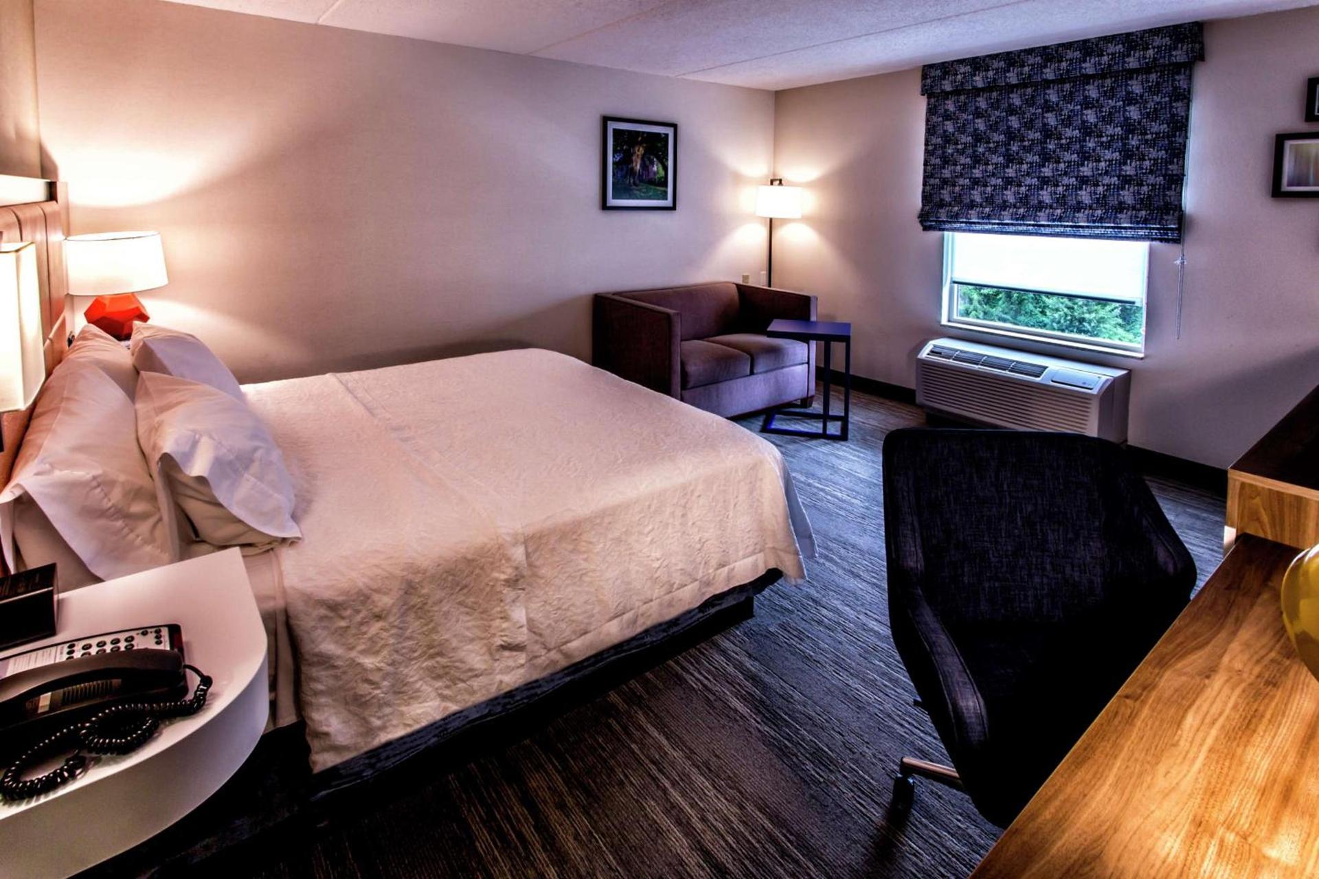 Hampton Inn & Suites Staten Island photo 35