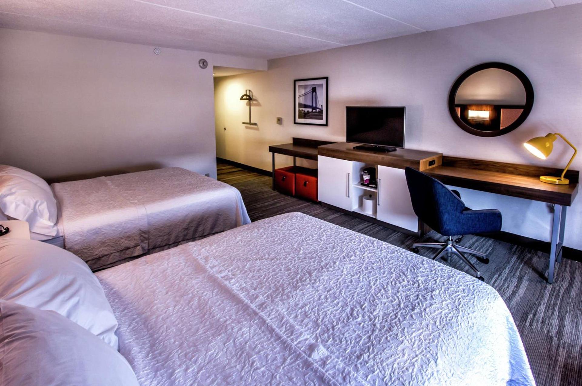 Hampton Inn & Suites Staten Island photo 38