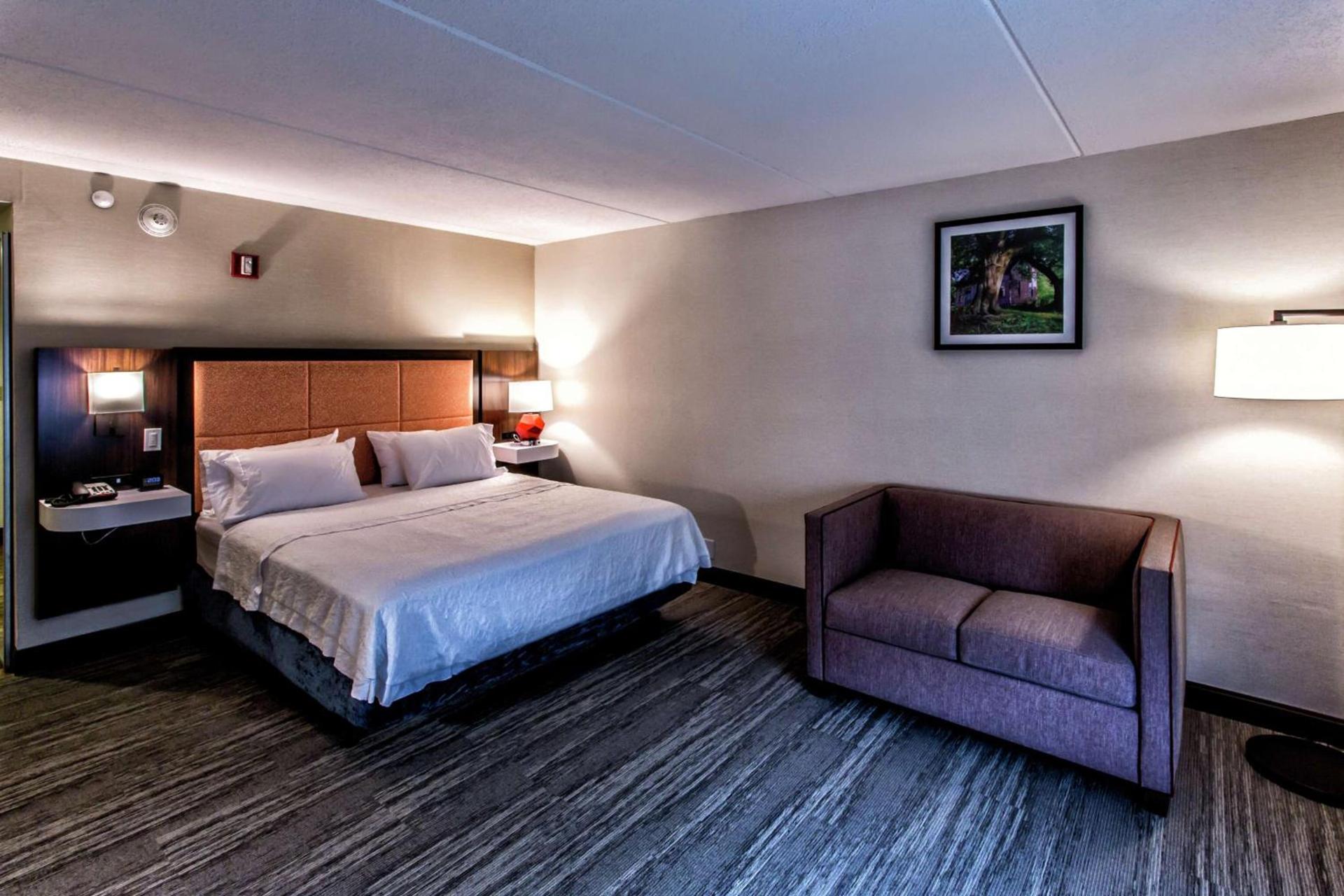 Hampton Inn & Suites Staten Island photo 40