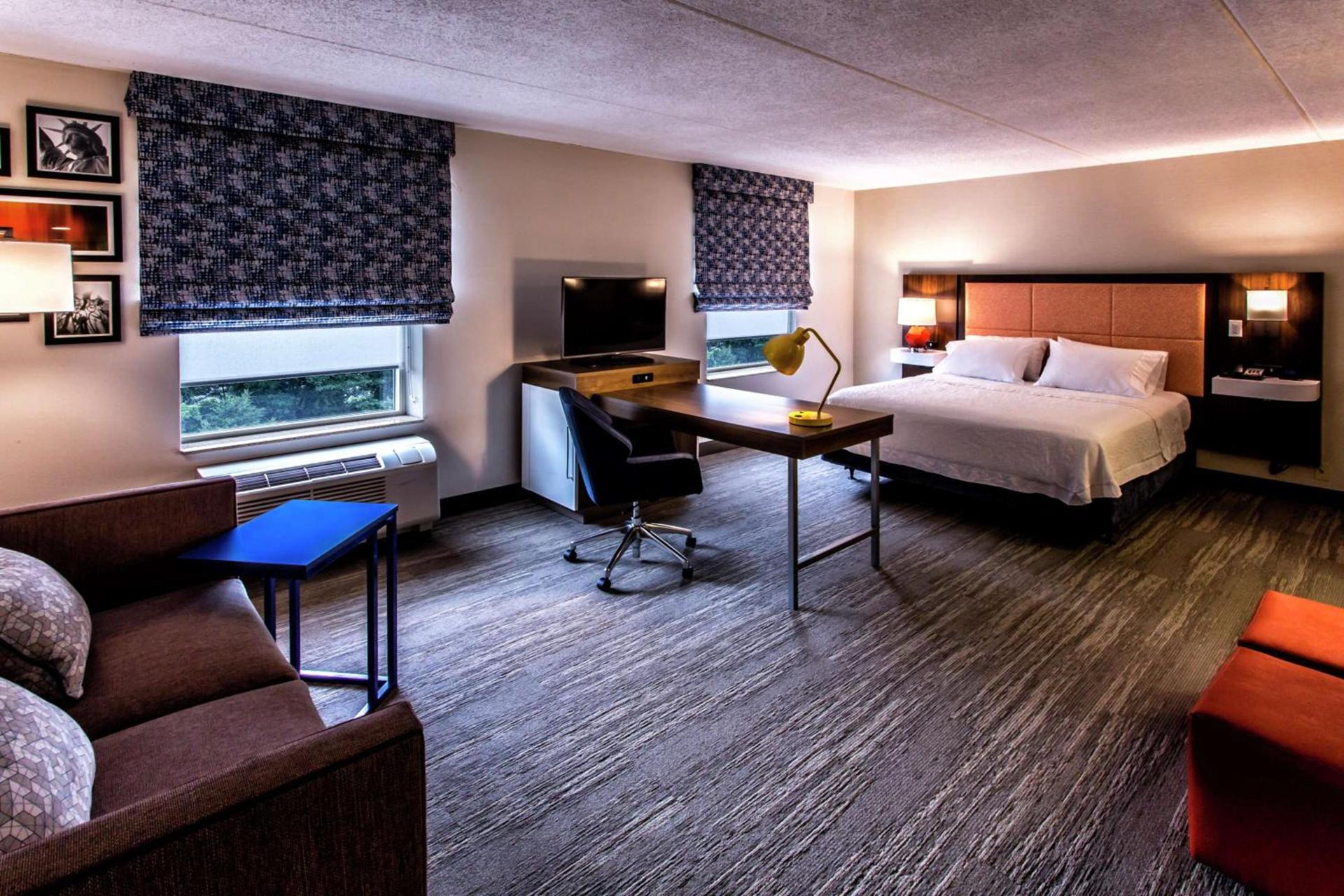Hampton Inn & Suites Staten Island photo 41