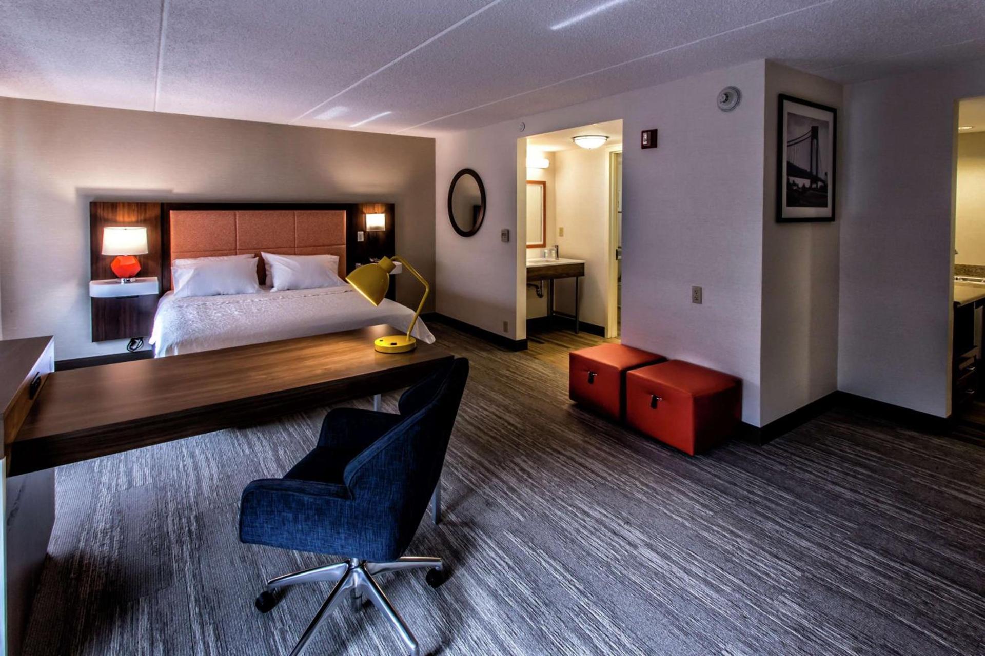 Hampton Inn & Suites Staten Island photo 42