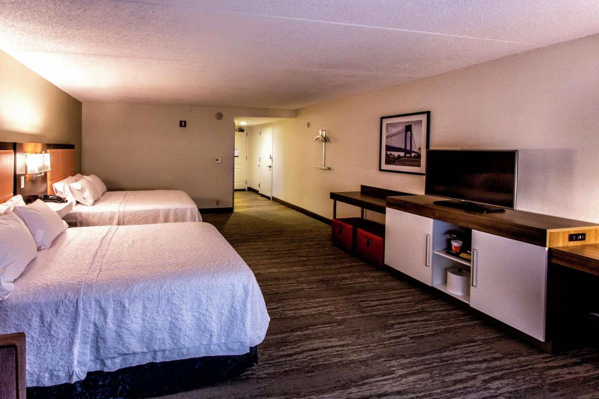 Hampton Inn & Suites Staten Island photo 43
