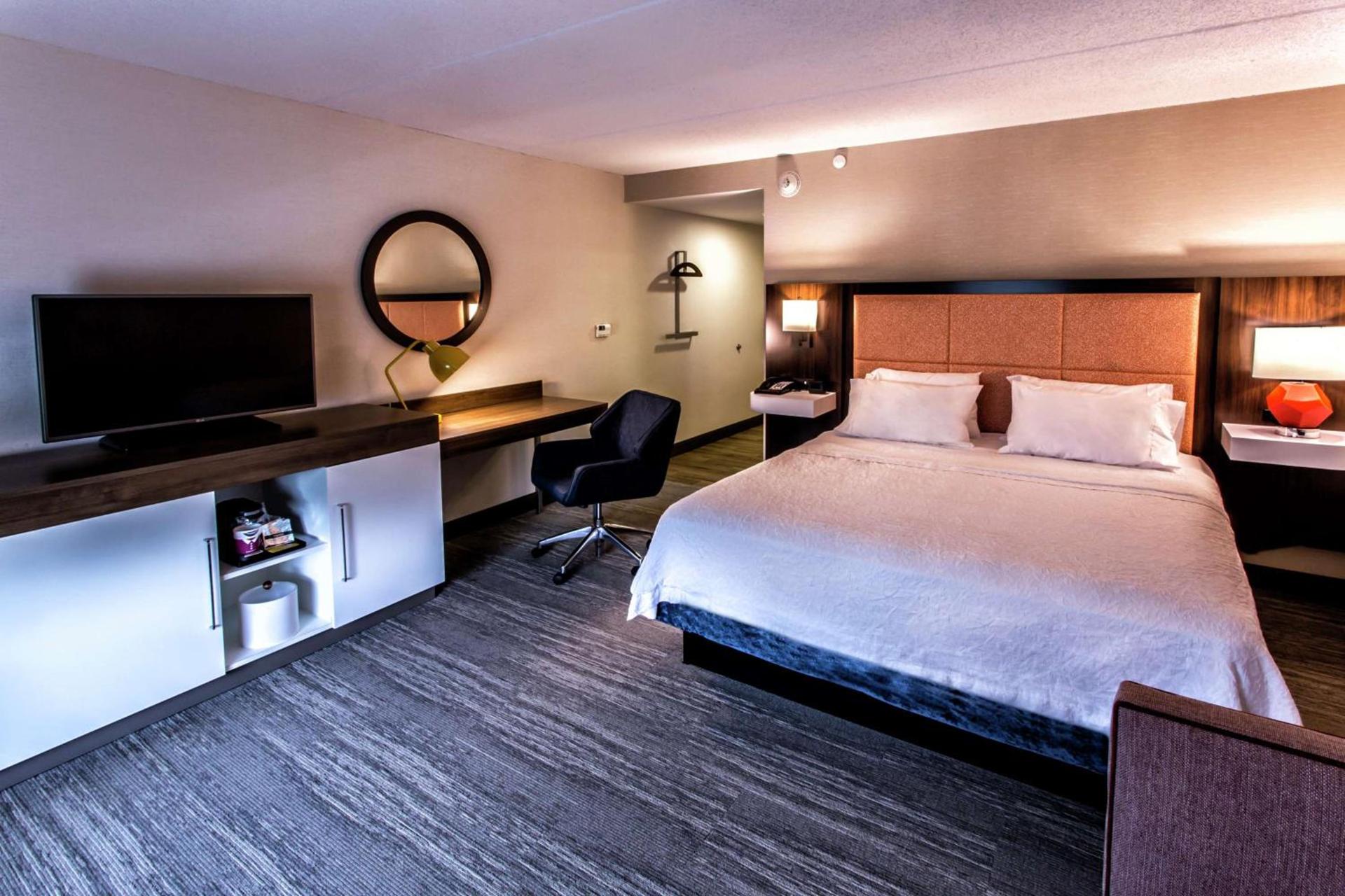 Hampton Inn & Suites Staten Island photo 44