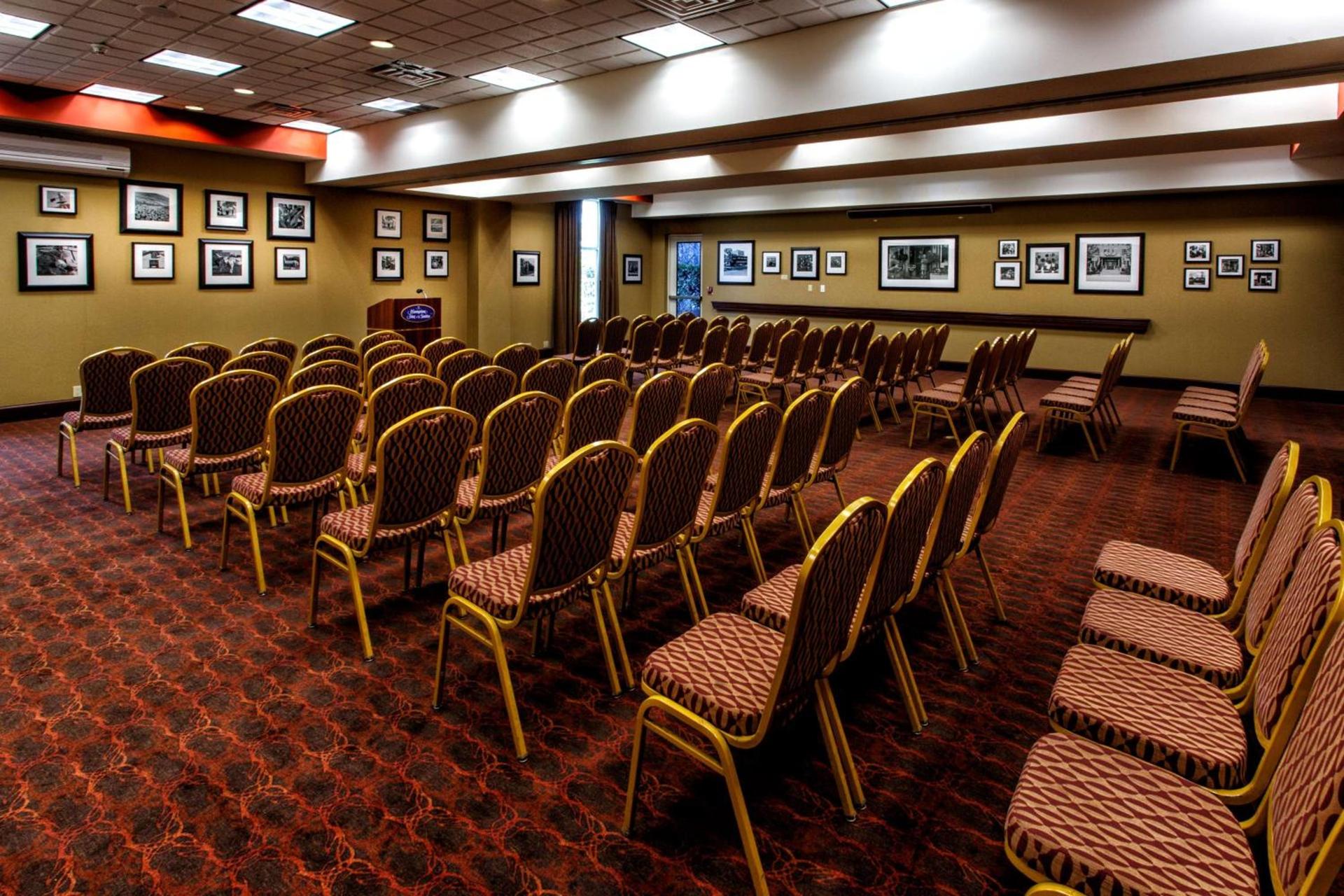 Hampton Inn & Suites Staten Island photo 46