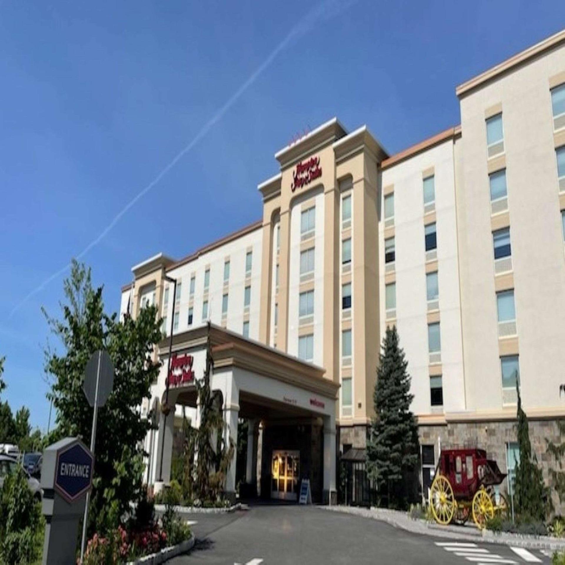 Hampton Inn & Suites Staten Island photo 47