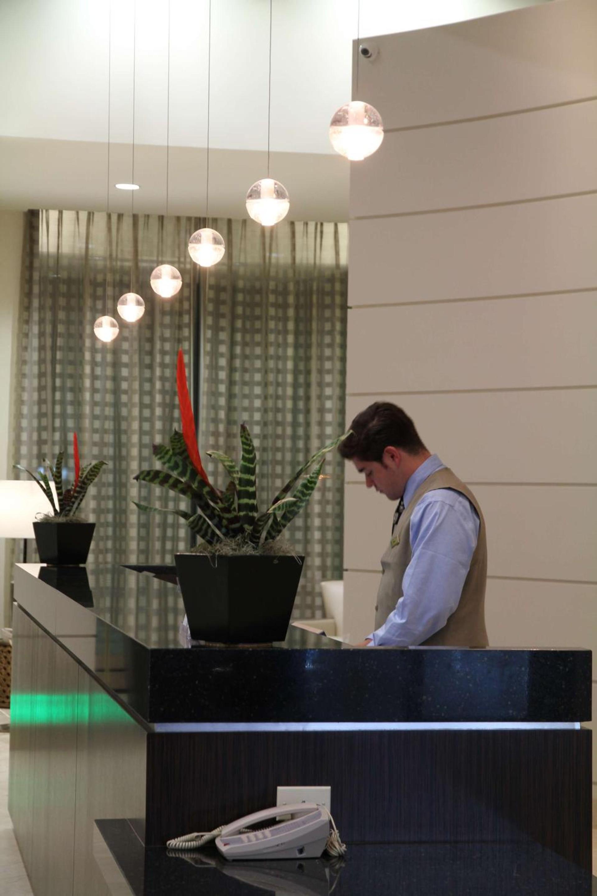 Embassy Suites Ontario - Airport photo 6