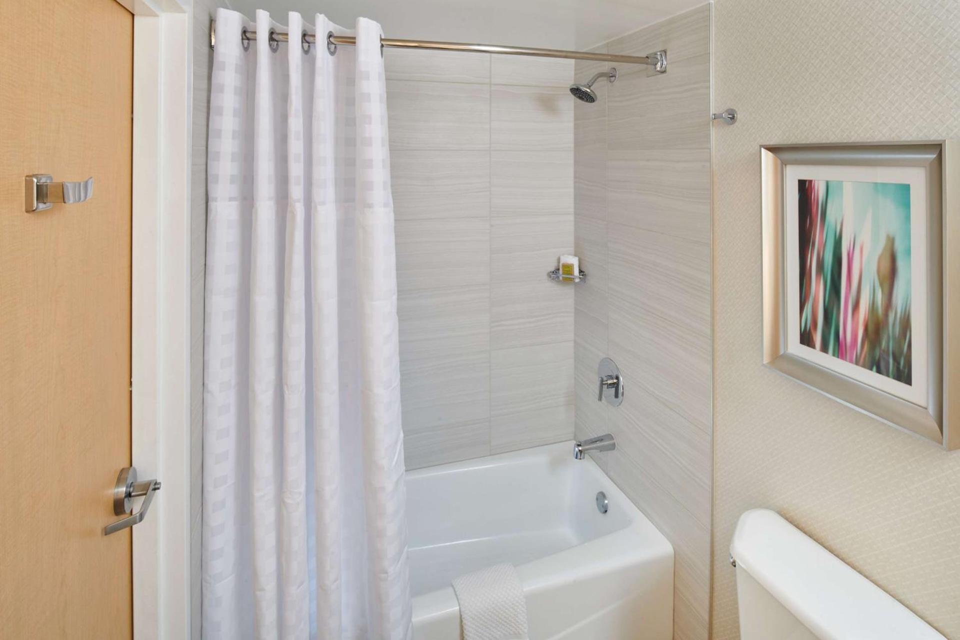 DoubleTree by Hilton Irvine Spectrum photo 22