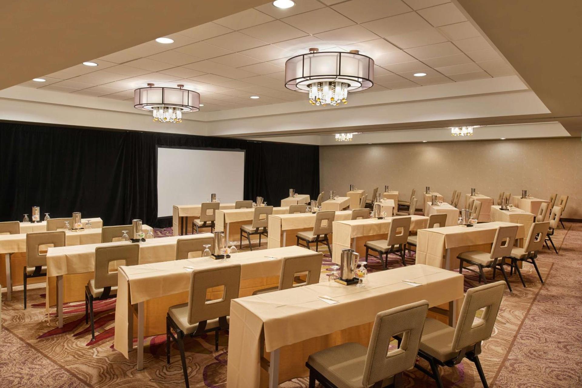 DoubleTree by Hilton Irvine Spectrum photo 39