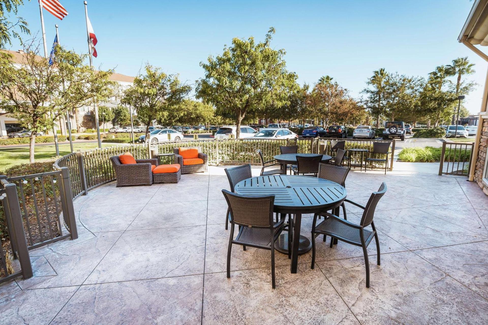 Hilton Garden Inn Ontario Rancho Cucamonga photo 2