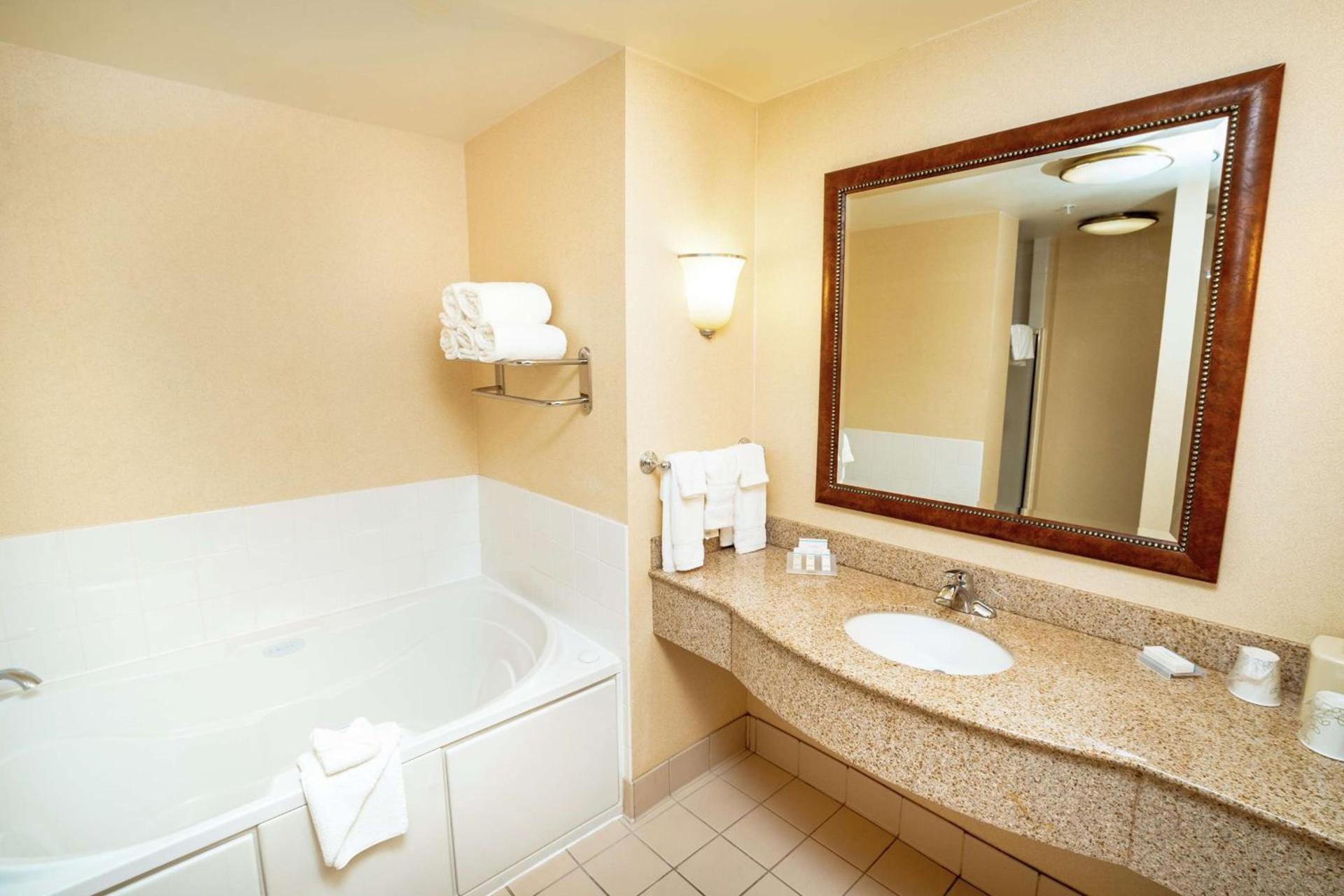 Hilton Garden Inn Ontario Rancho Cucamonga photo 32