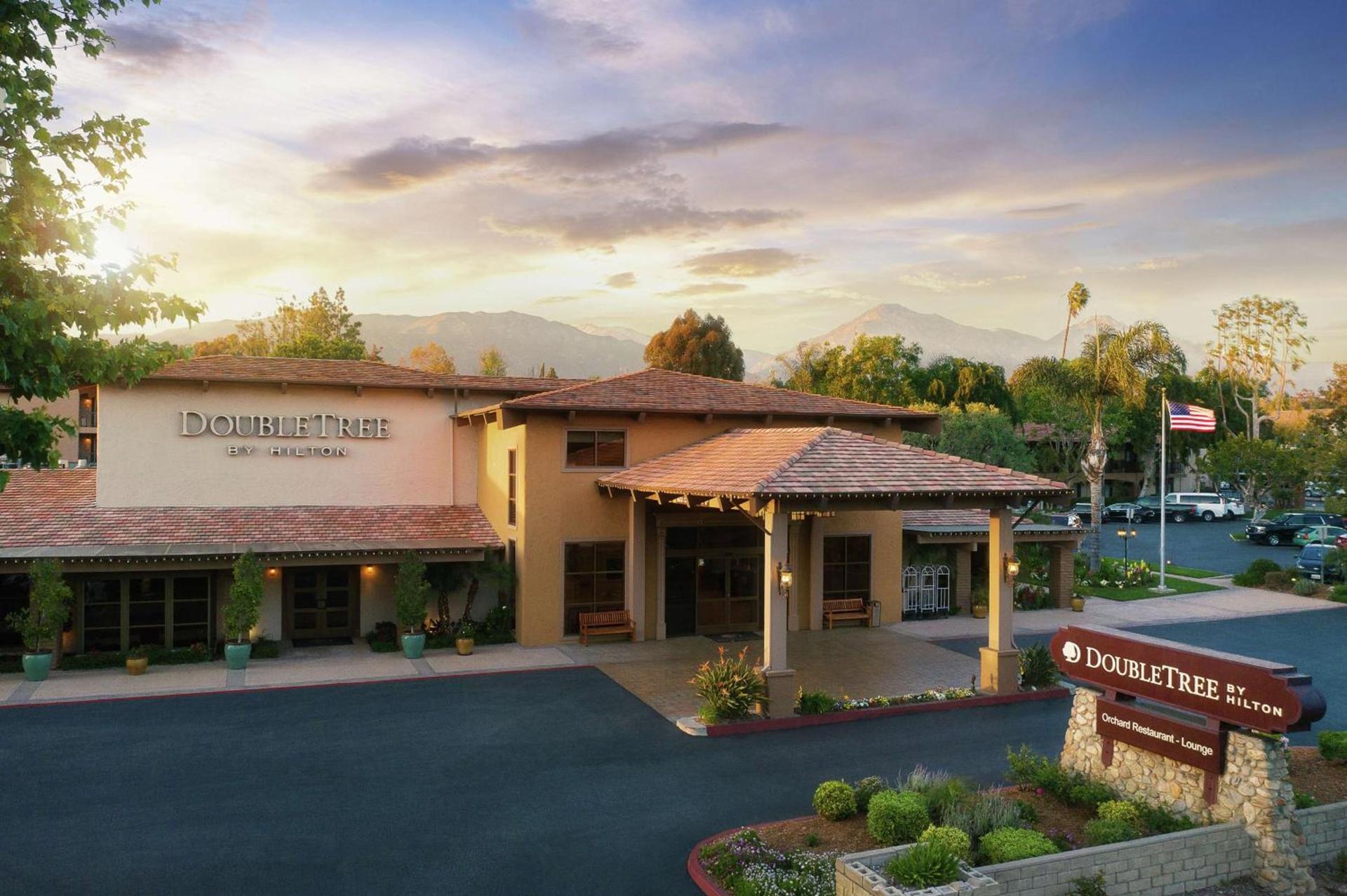 DoubleTree by Hilton Claremont photo 2