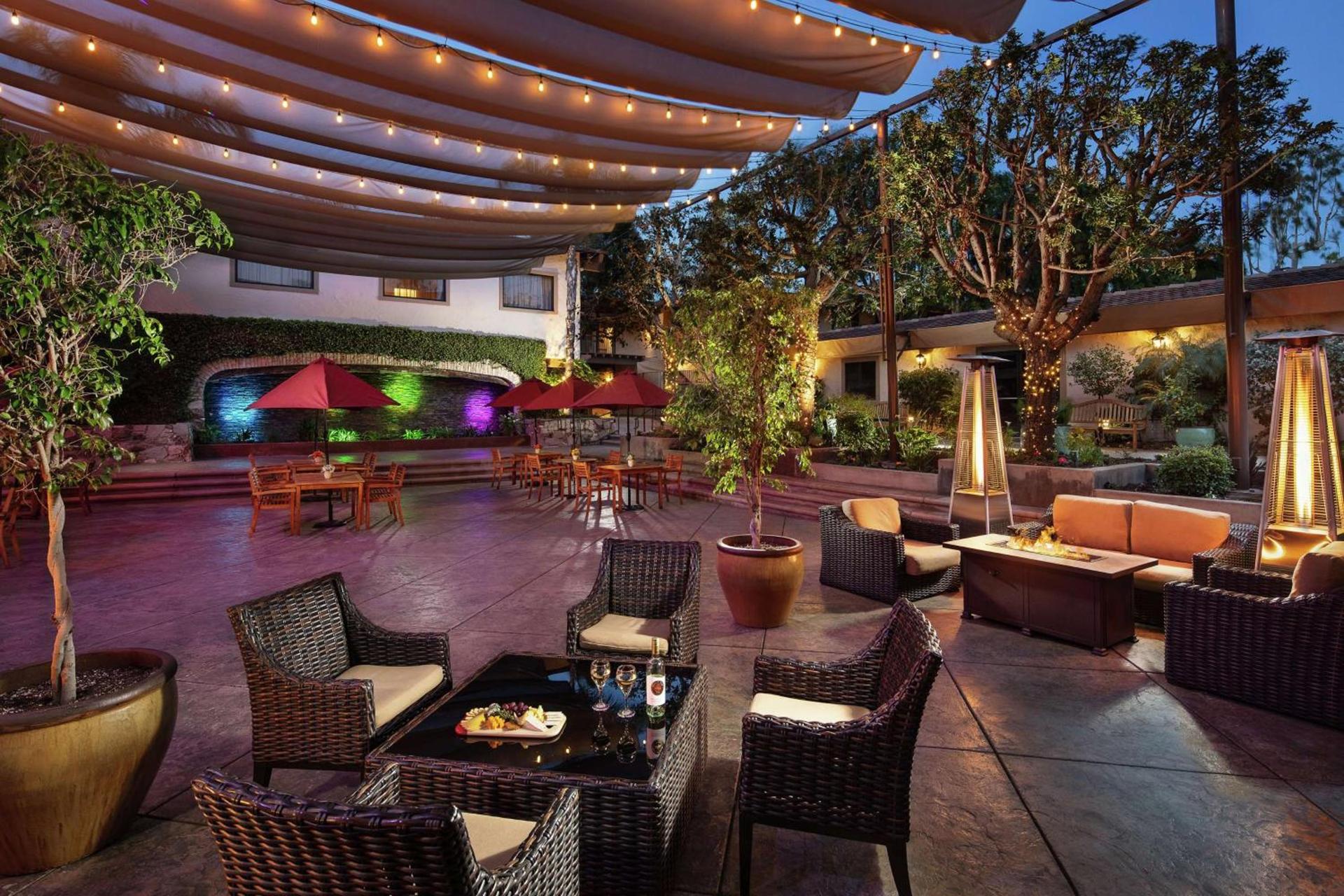 DoubleTree by Hilton Claremont photo 3