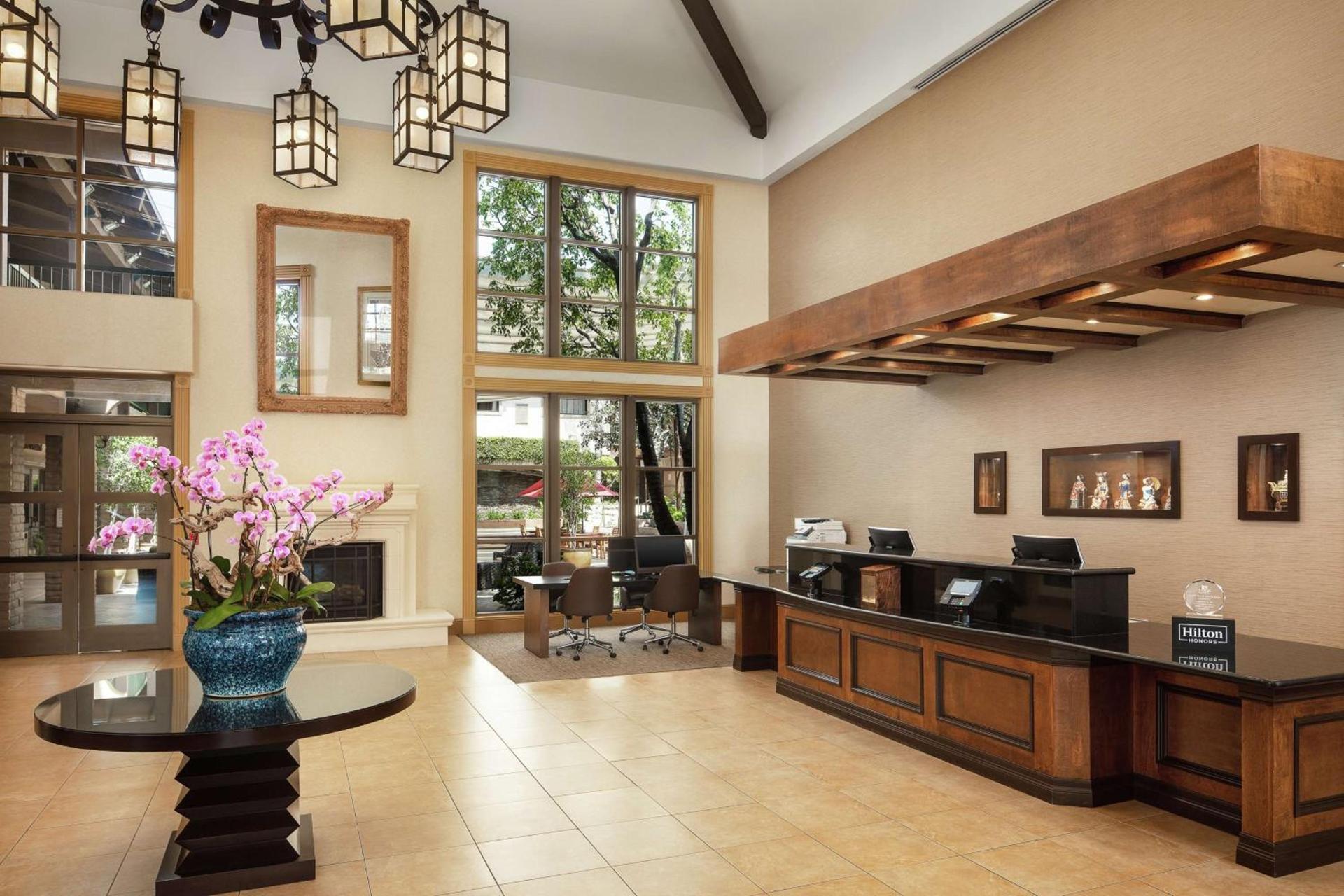 DoubleTree by Hilton Claremont photo 7
