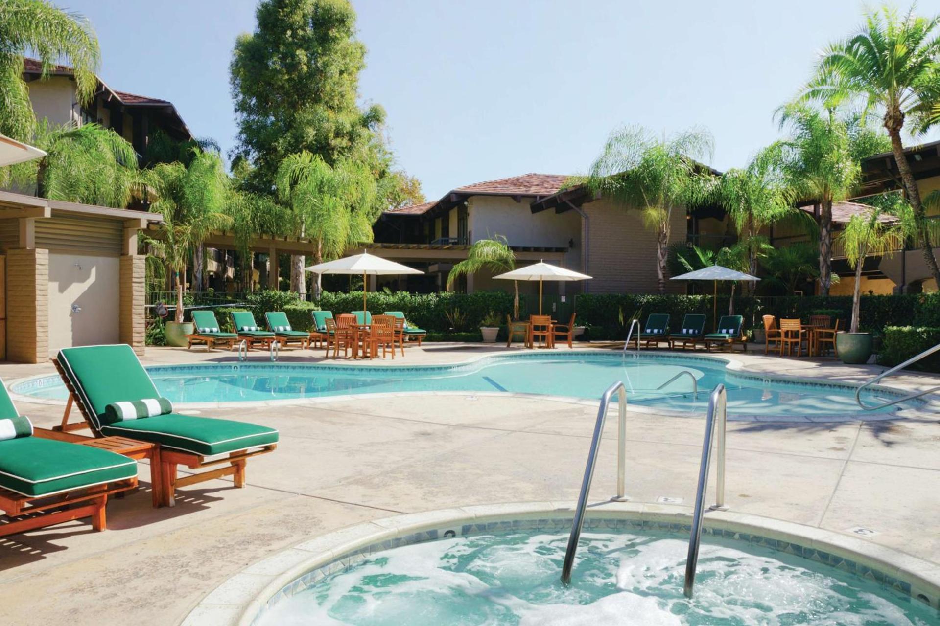 DoubleTree by Hilton Claremont photo 11