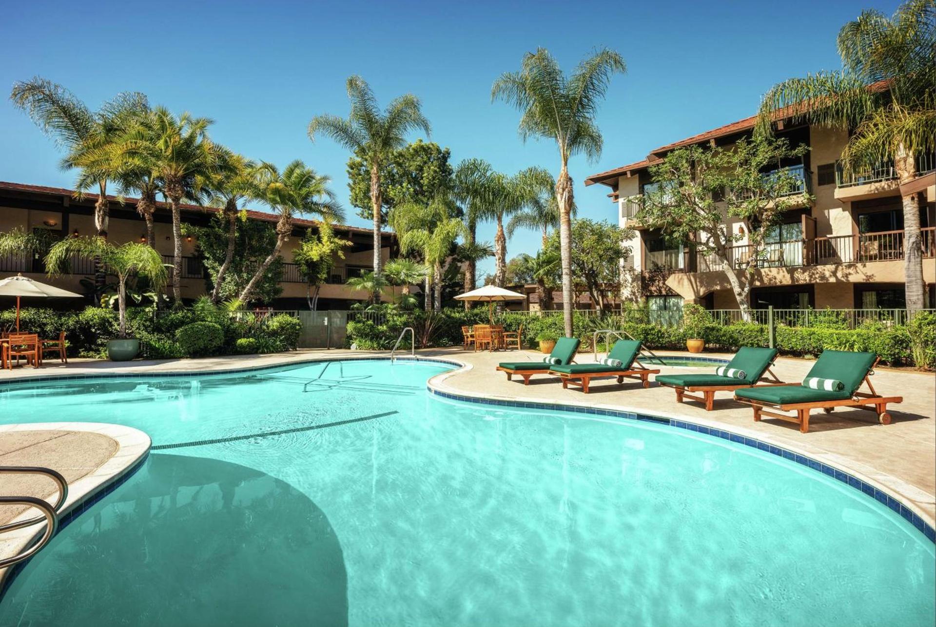 DoubleTree by Hilton Claremont photo 9