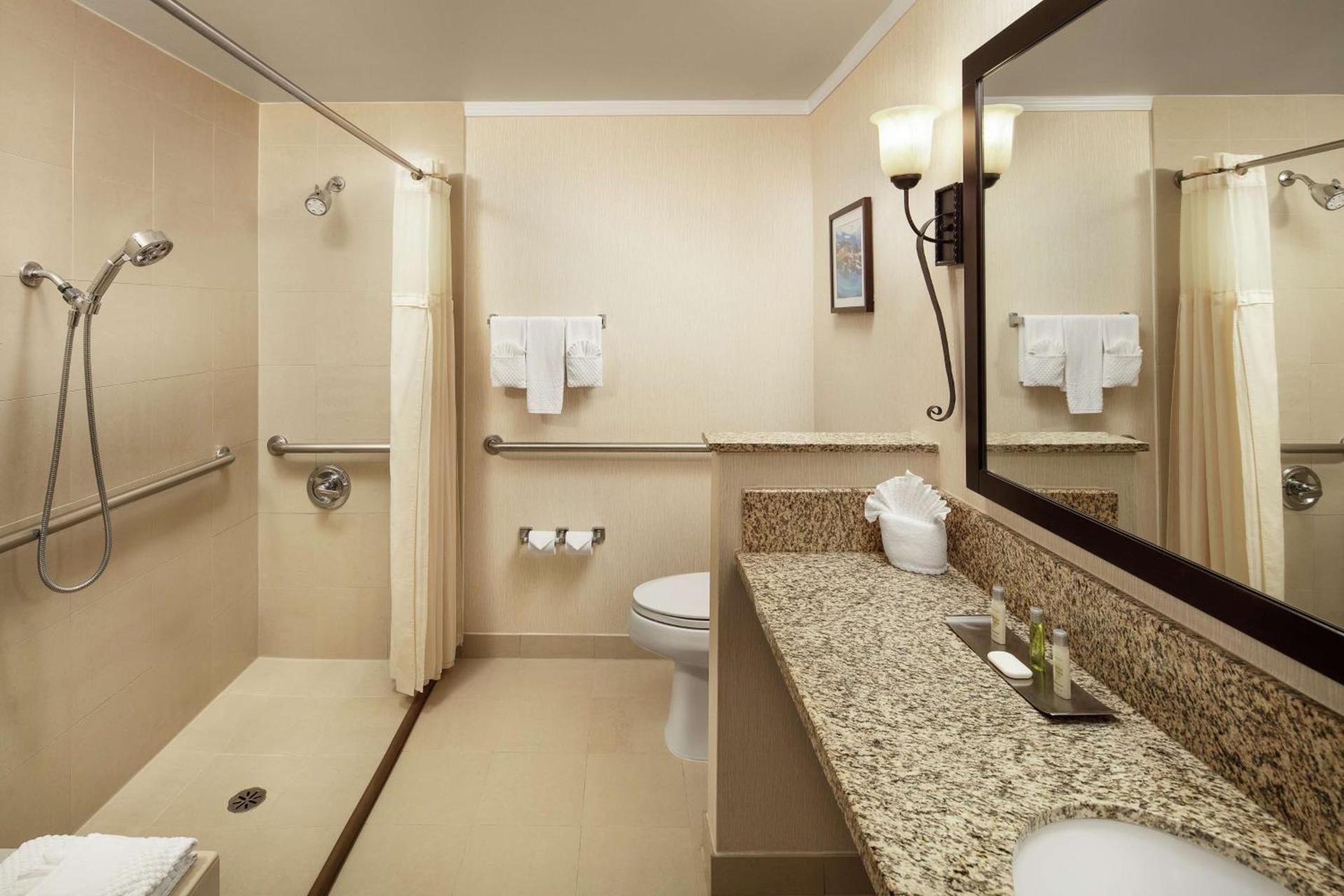 DoubleTree by Hilton Claremont photo 19