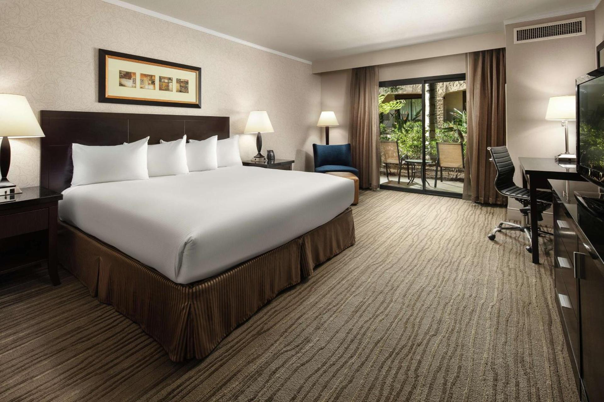 DoubleTree by Hilton Claremont photo 20