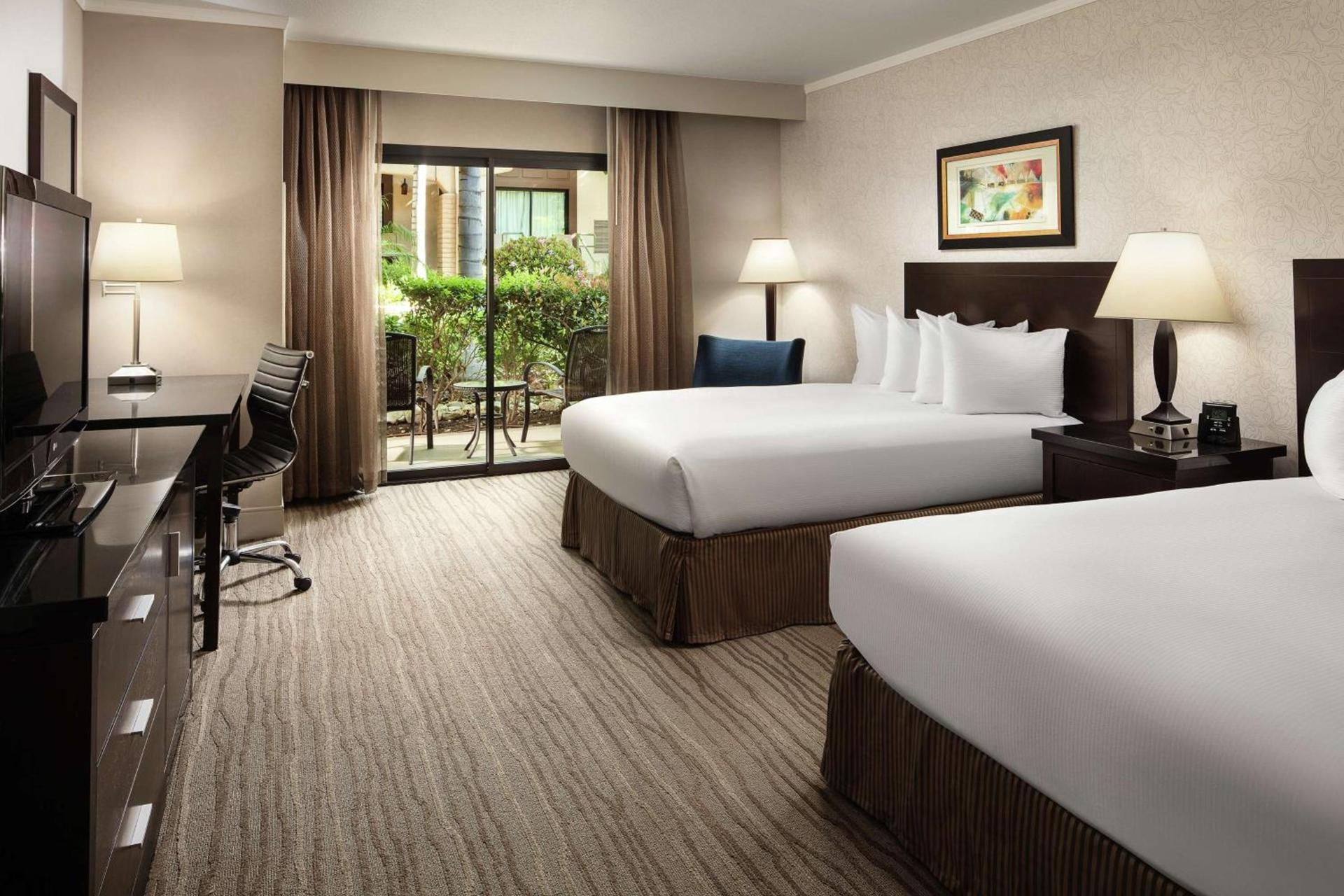 DoubleTree by Hilton Claremont photo 23