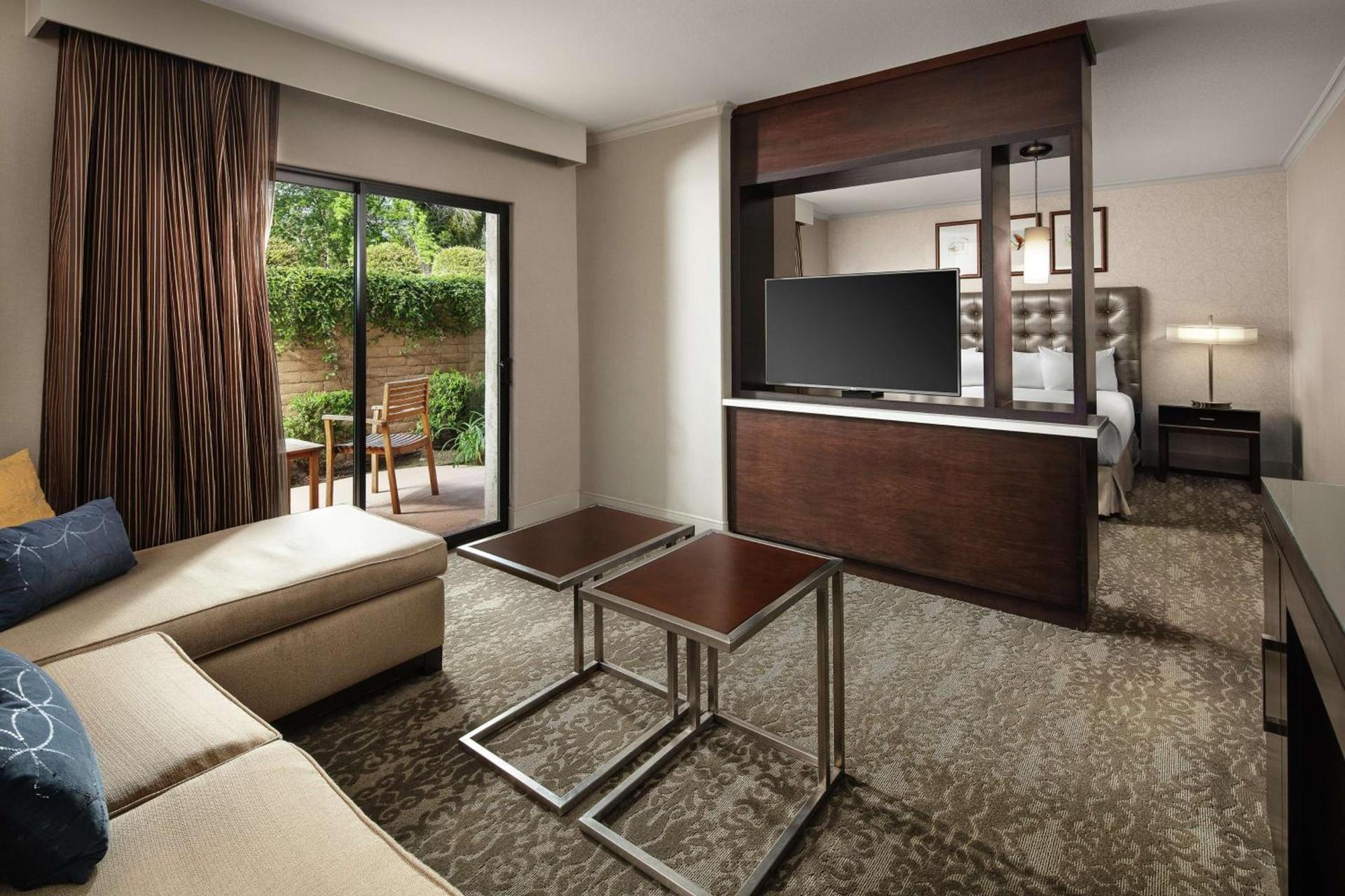 DoubleTree by Hilton Claremont photo 24