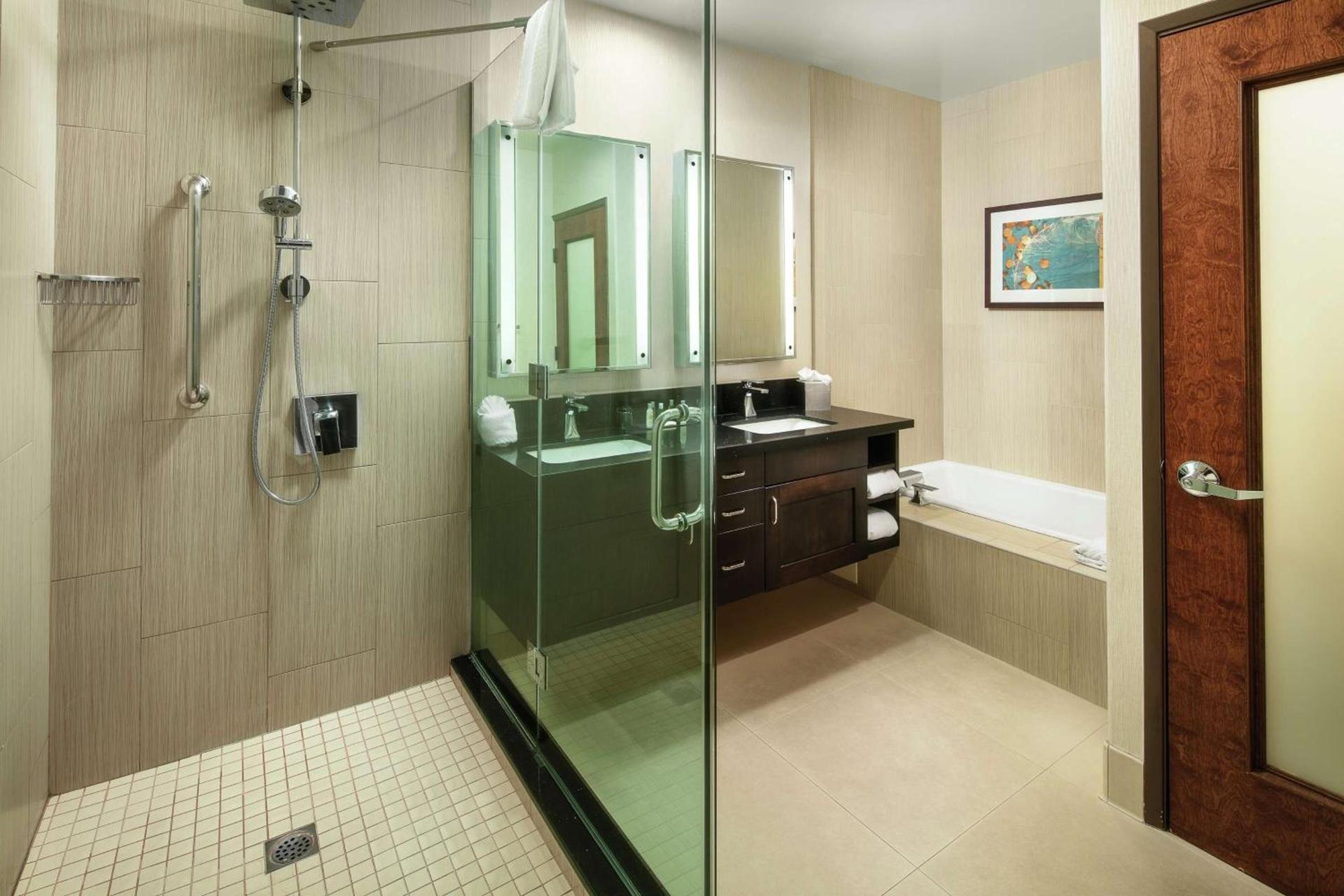 DoubleTree by Hilton Claremont photo 25