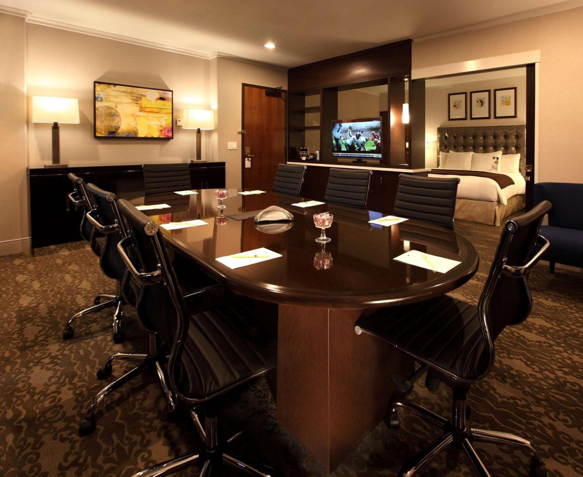 DoubleTree by Hilton Claremont photo 27