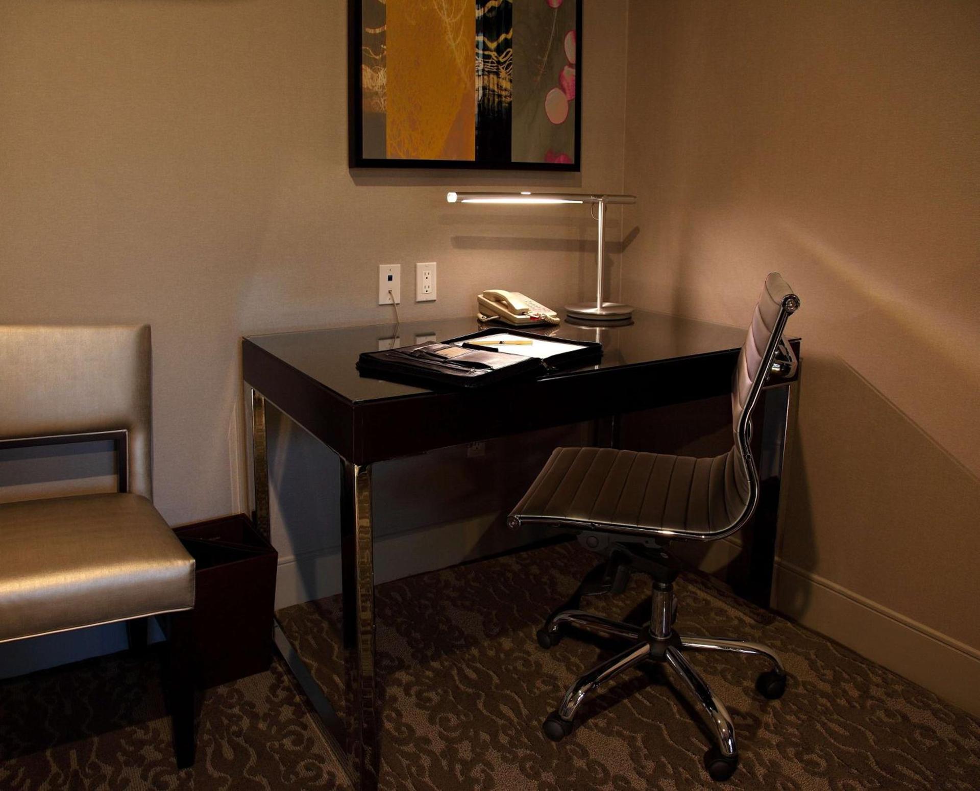 DoubleTree by Hilton Claremont photo 26