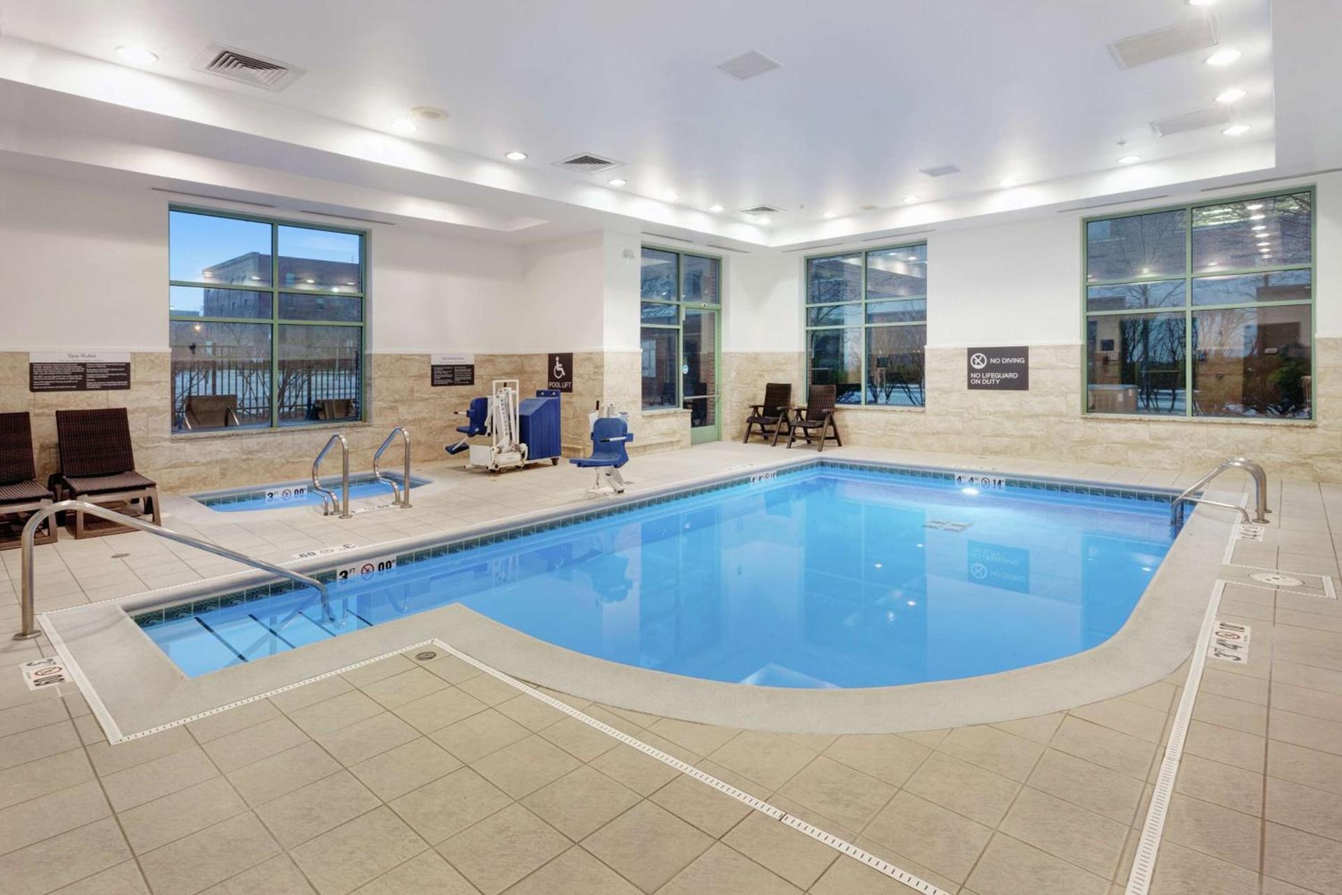 Hilton Garden Inn Evanston photo 8