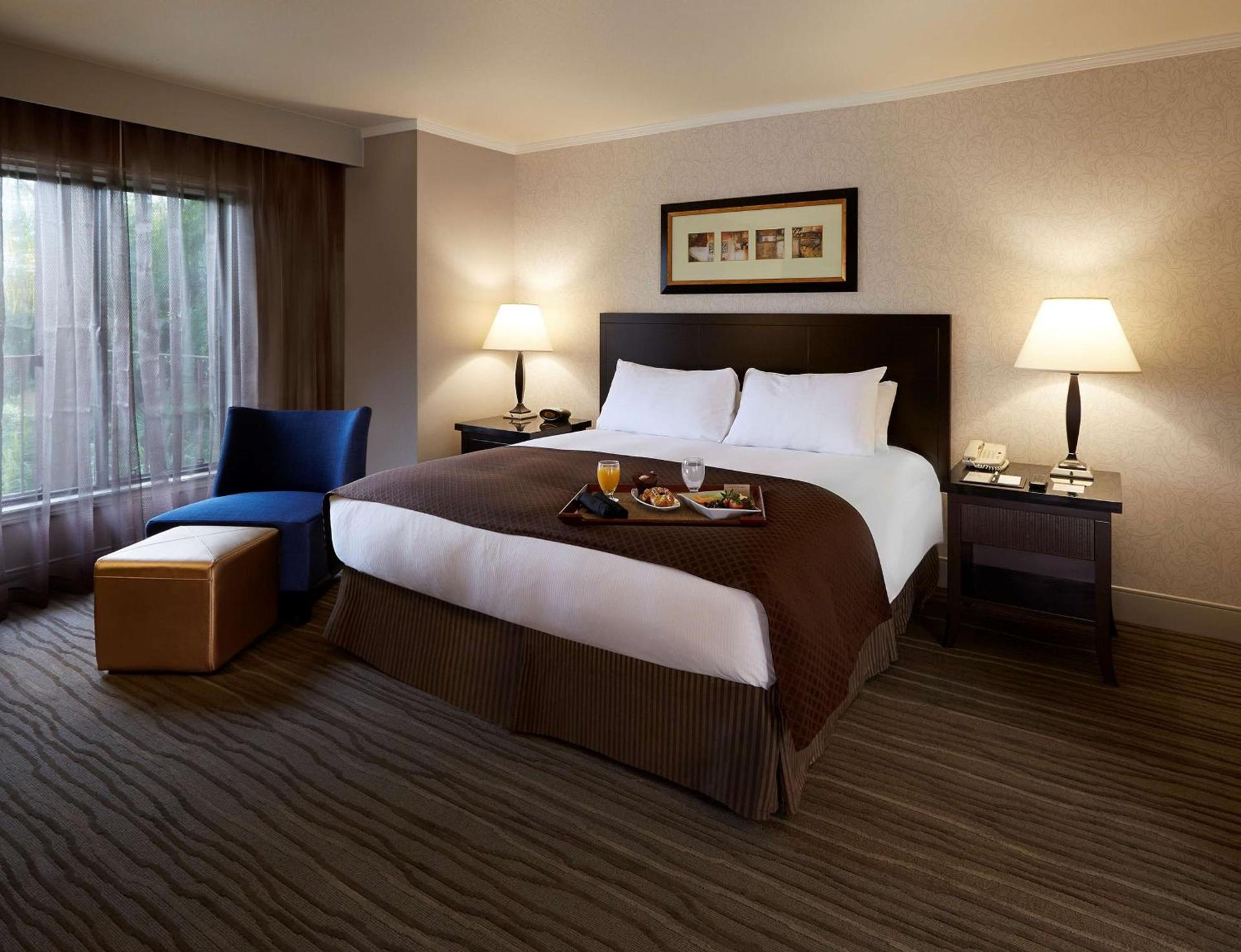 DoubleTree by Hilton Claremont photo 31