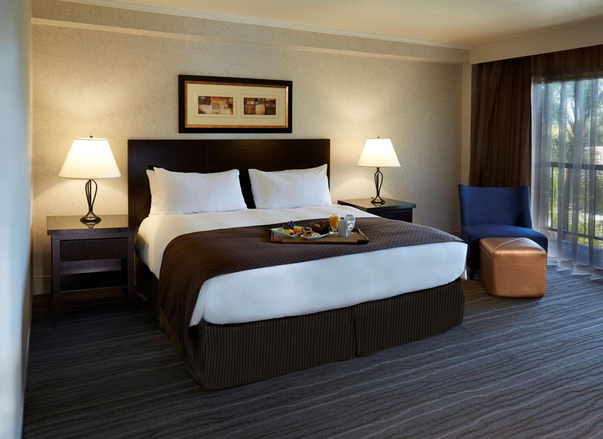 DoubleTree by Hilton Claremont photo 33